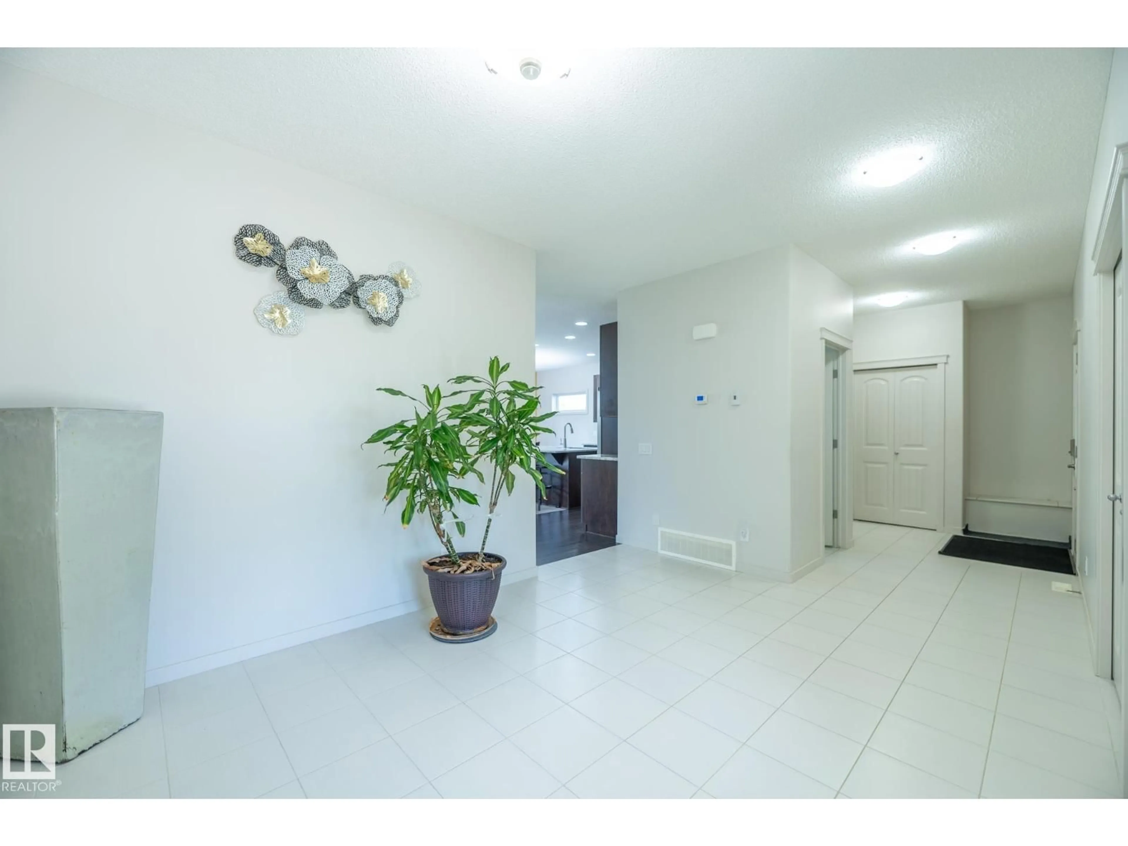 Indoor foyer for NW - 8508 219 ST, Edmonton Alberta T5T7C9