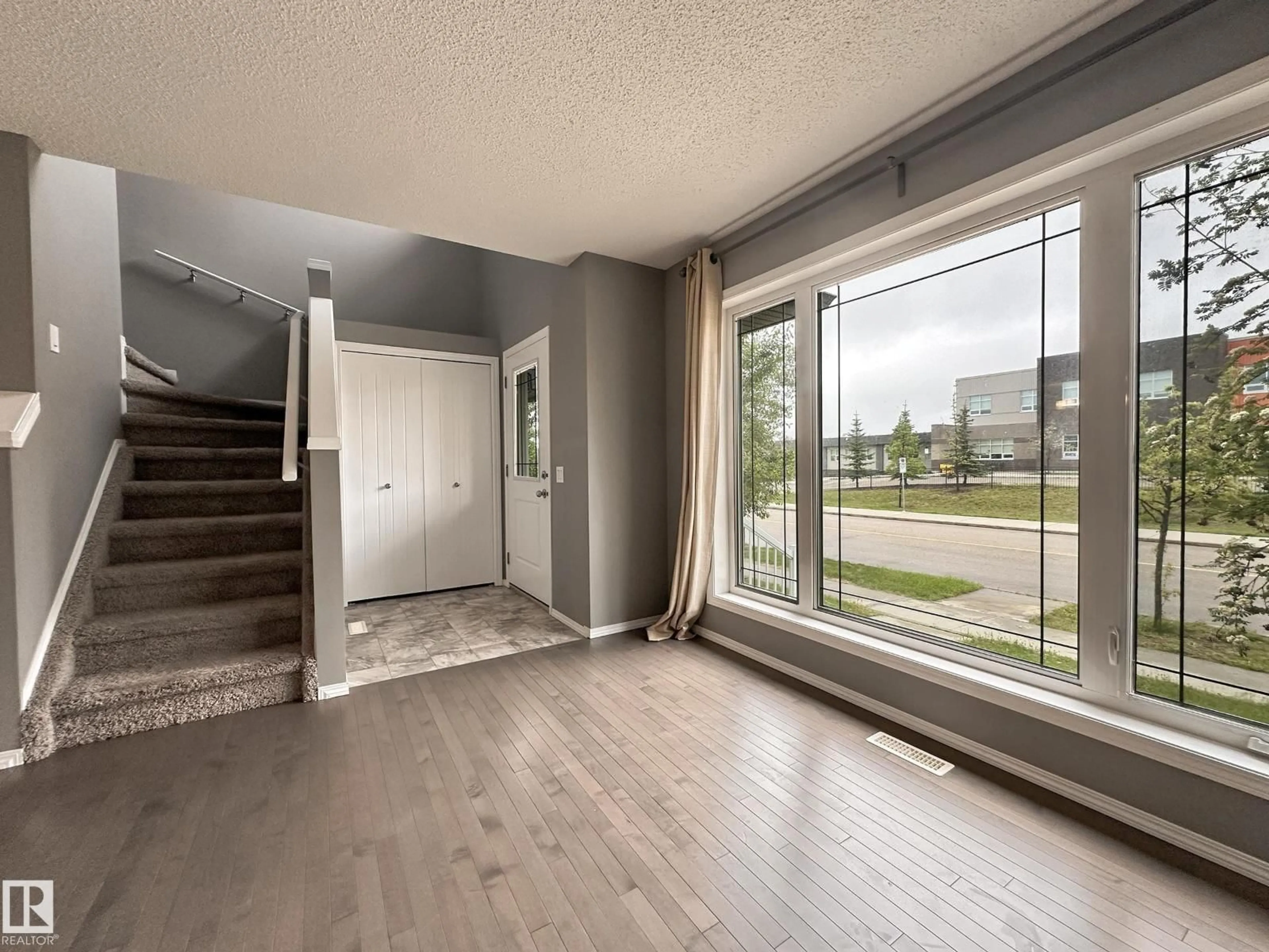 Indoor entryway for NW - 9432 211 ST, Edmonton Alberta T5T4R1