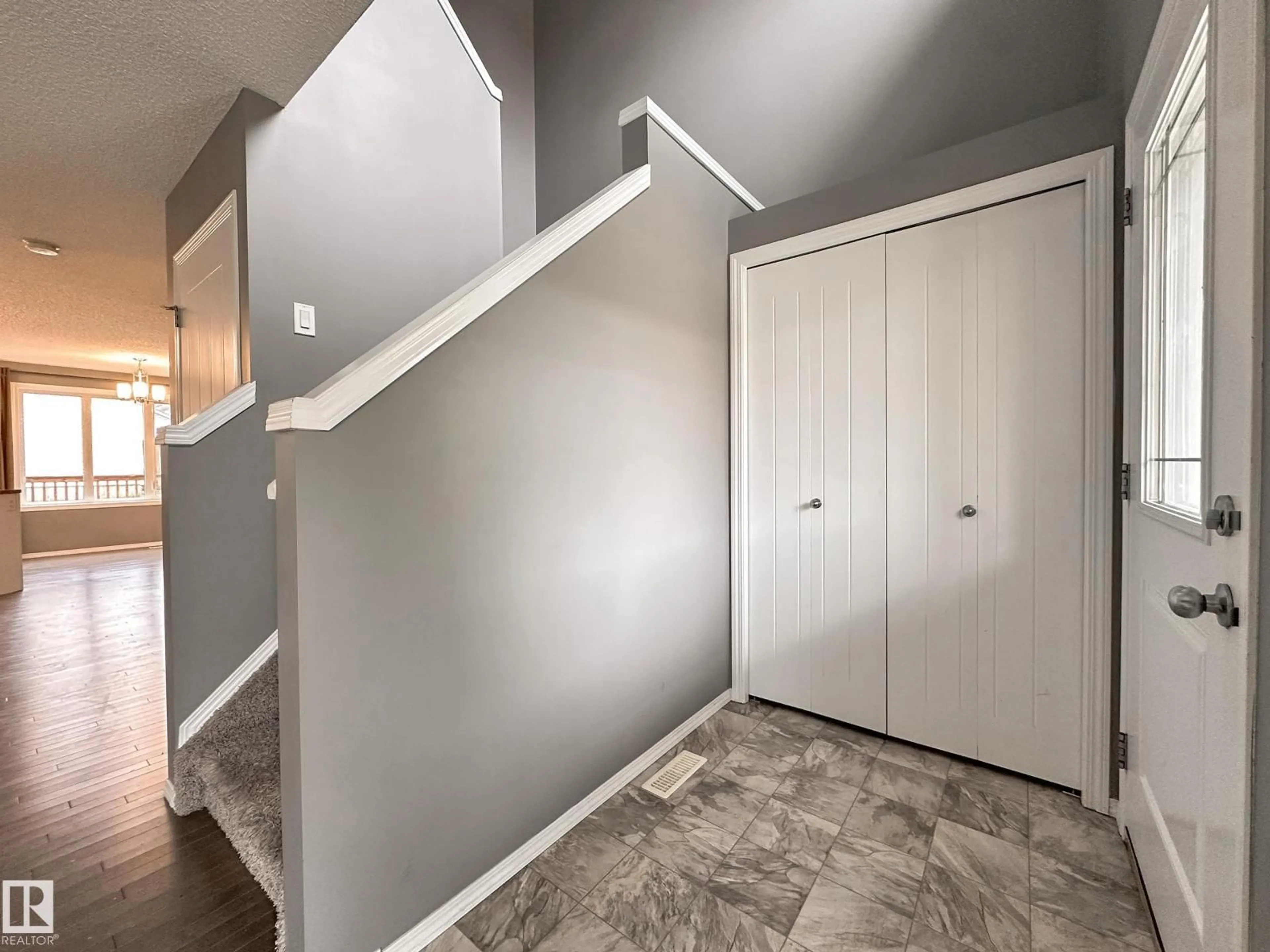 Indoor entryway for NW - 9432 211 ST, Edmonton Alberta T5T4R1