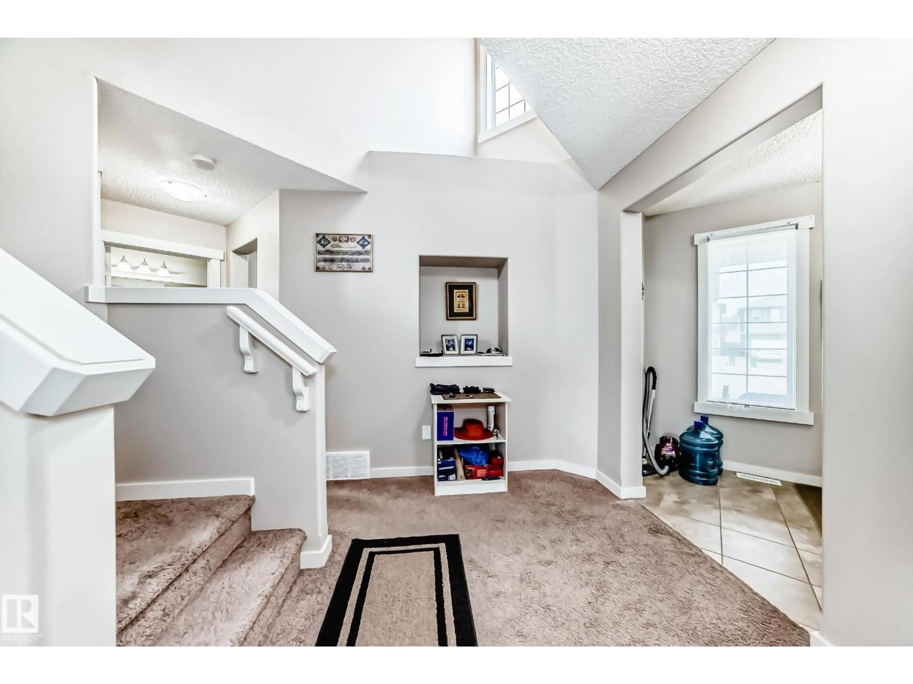 Indoor entryway for 2808 36 AV, Edmonton Alberta T6T0H7