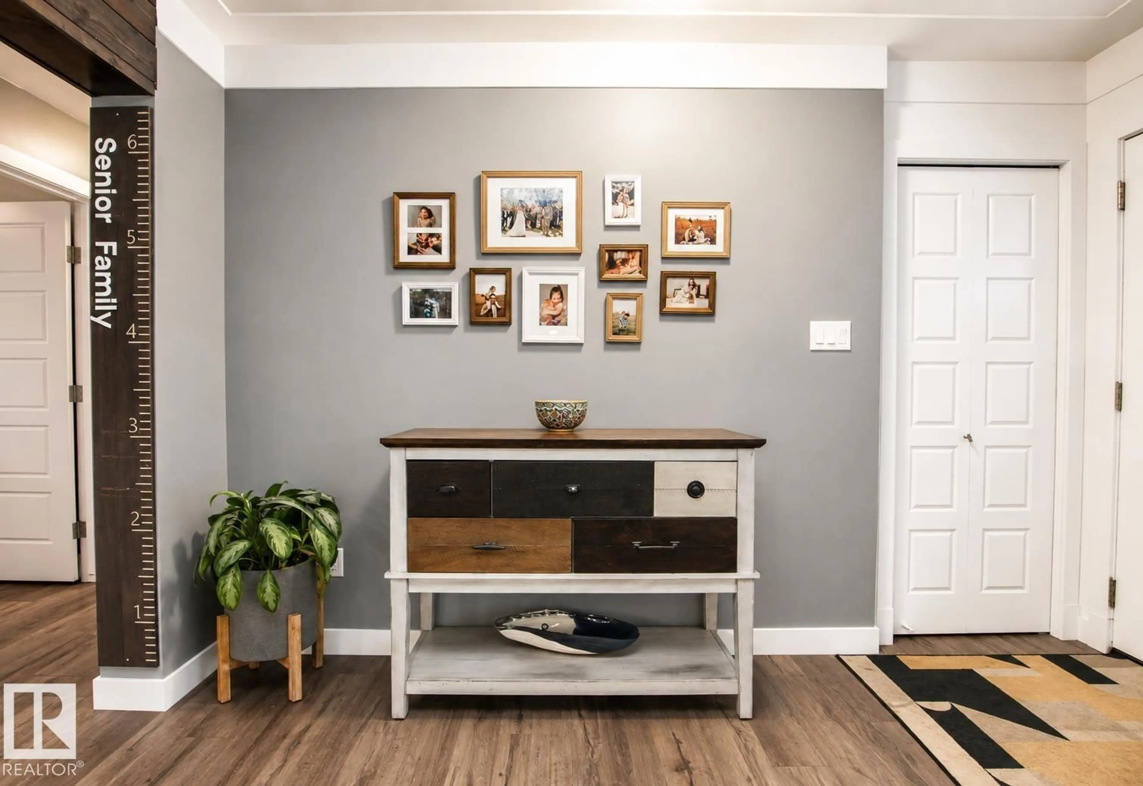 Indoor entryway for 4904 103 AV NW, Edmonton Alberta T6A0S9