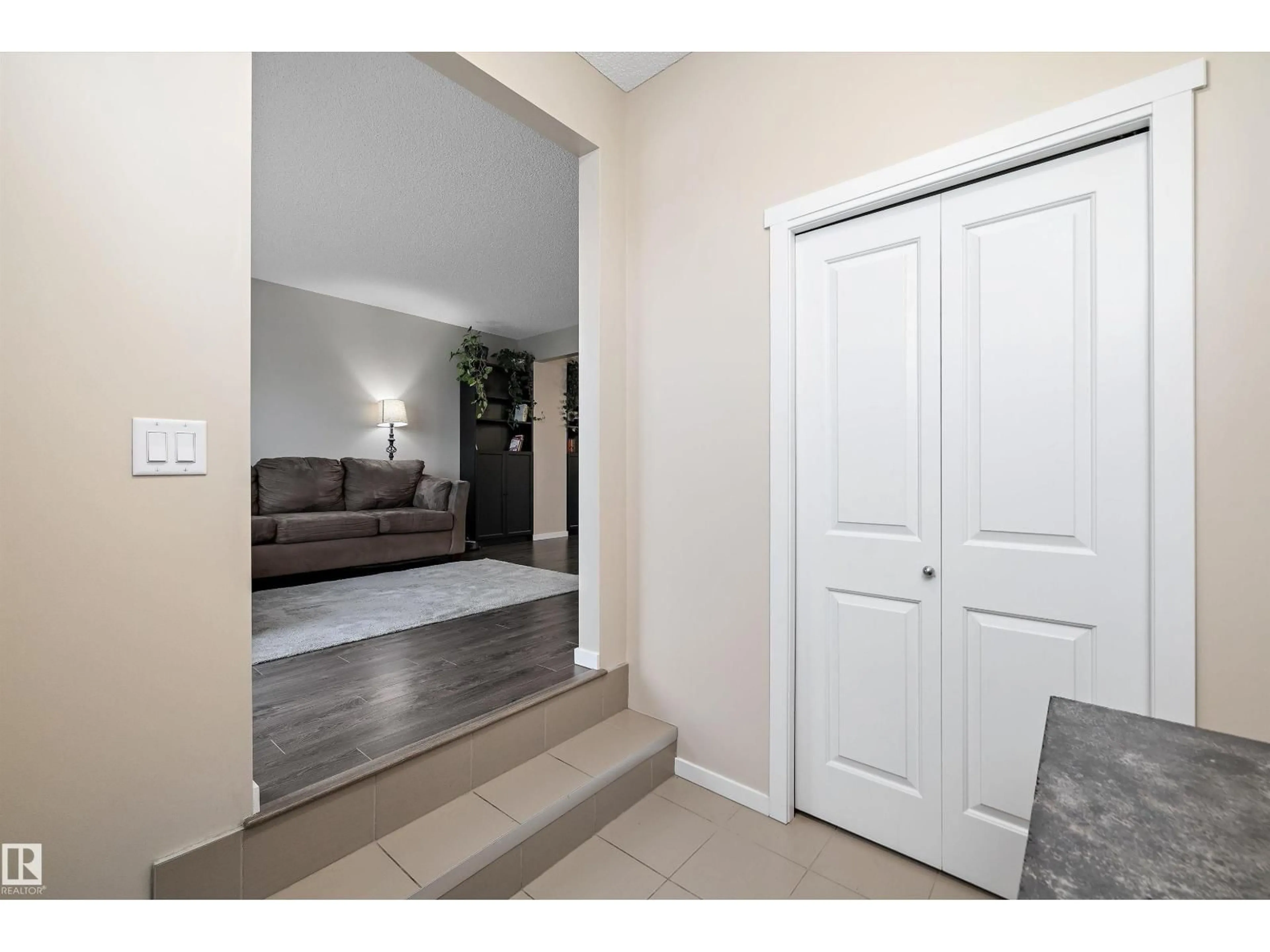 Indoor entryway for 467 SHEPPARD BV, Leduc Alberta T9E0T3