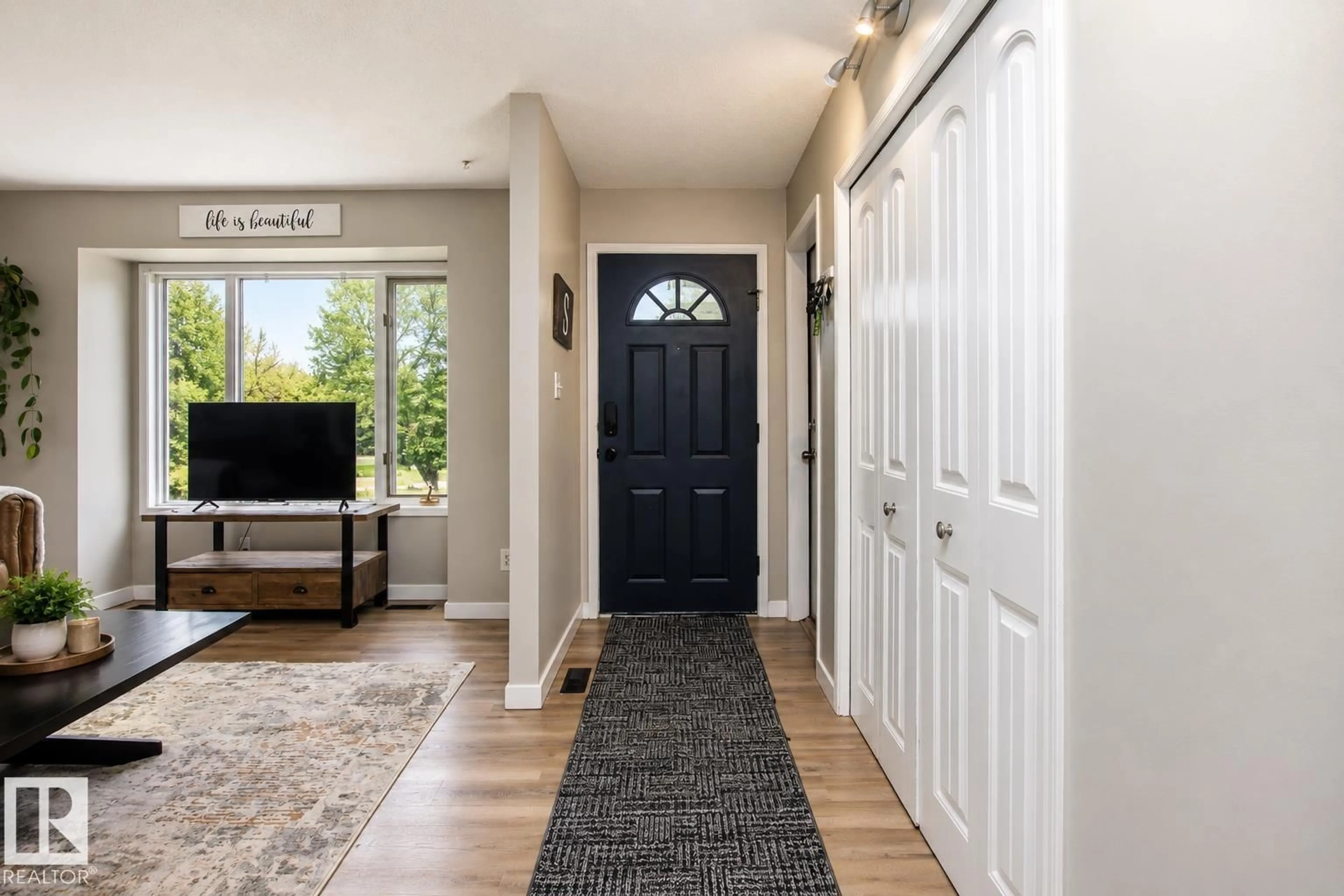 Indoor entryway for 22 DEWBERRY PL, Sherwood Park Alberta T8H1M5