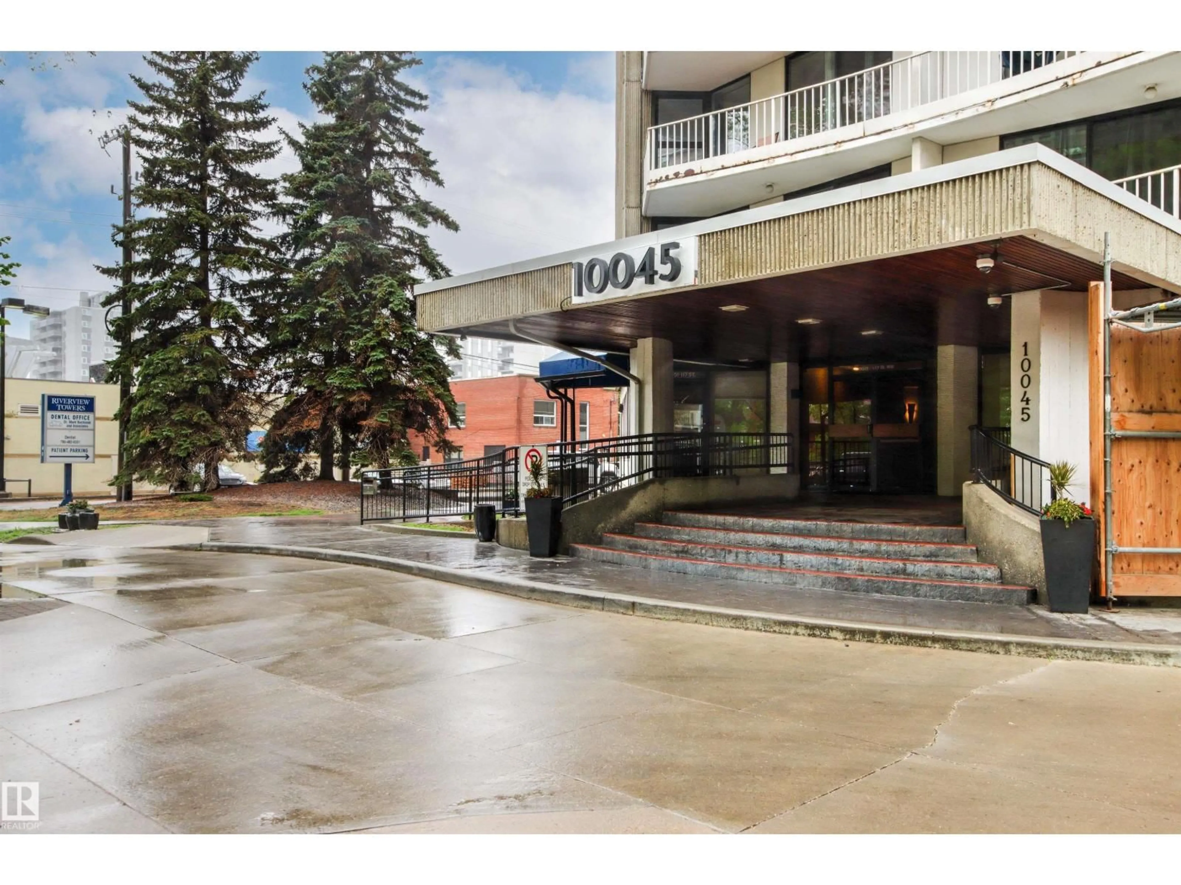 Lobby for #303 - 10045 117 ST, Edmonton Alberta T5K1W8