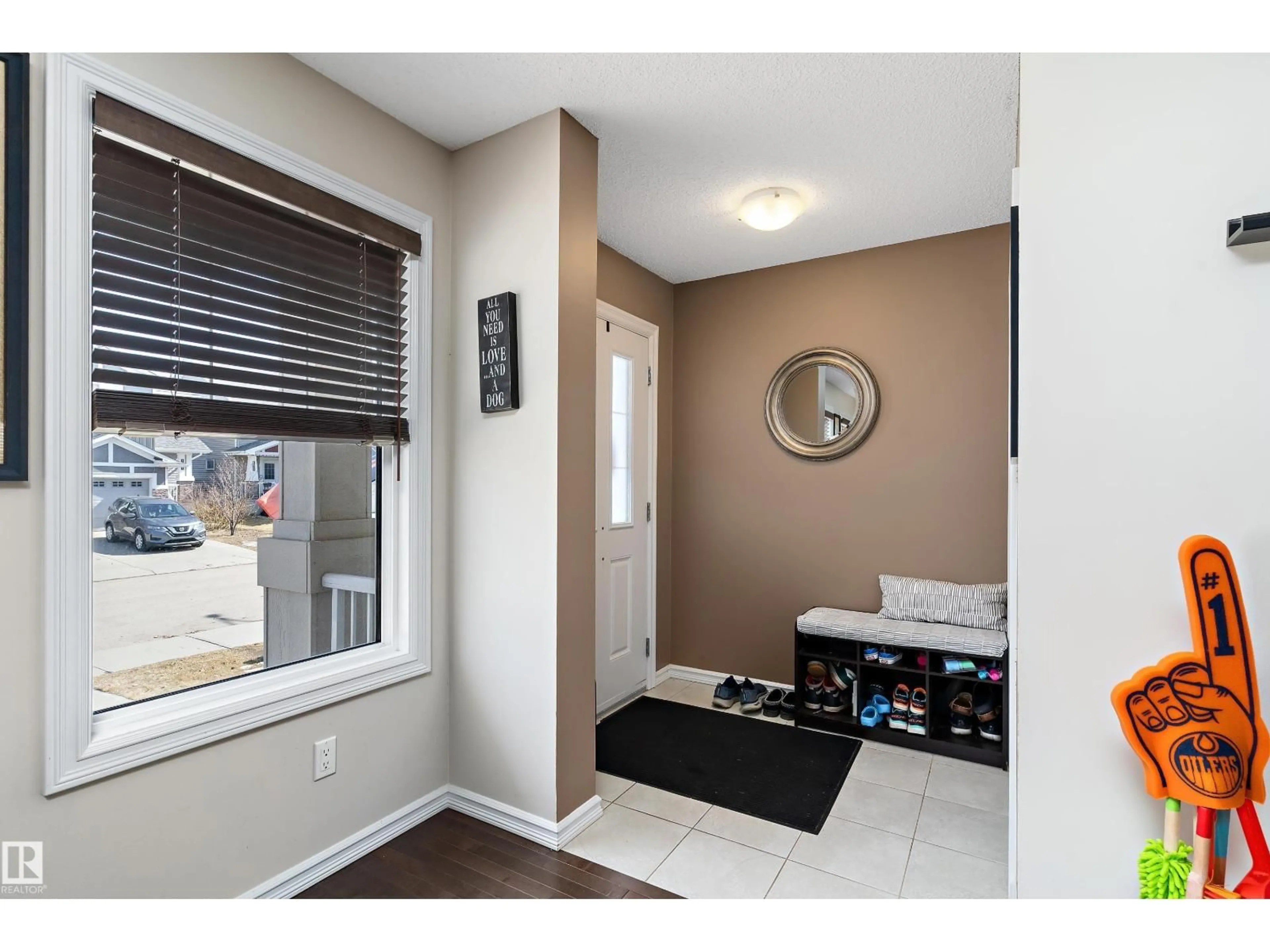 Indoor entryway for SW - 6822 CARDINAL LINK LI, Edmonton Alberta T6W1Y9