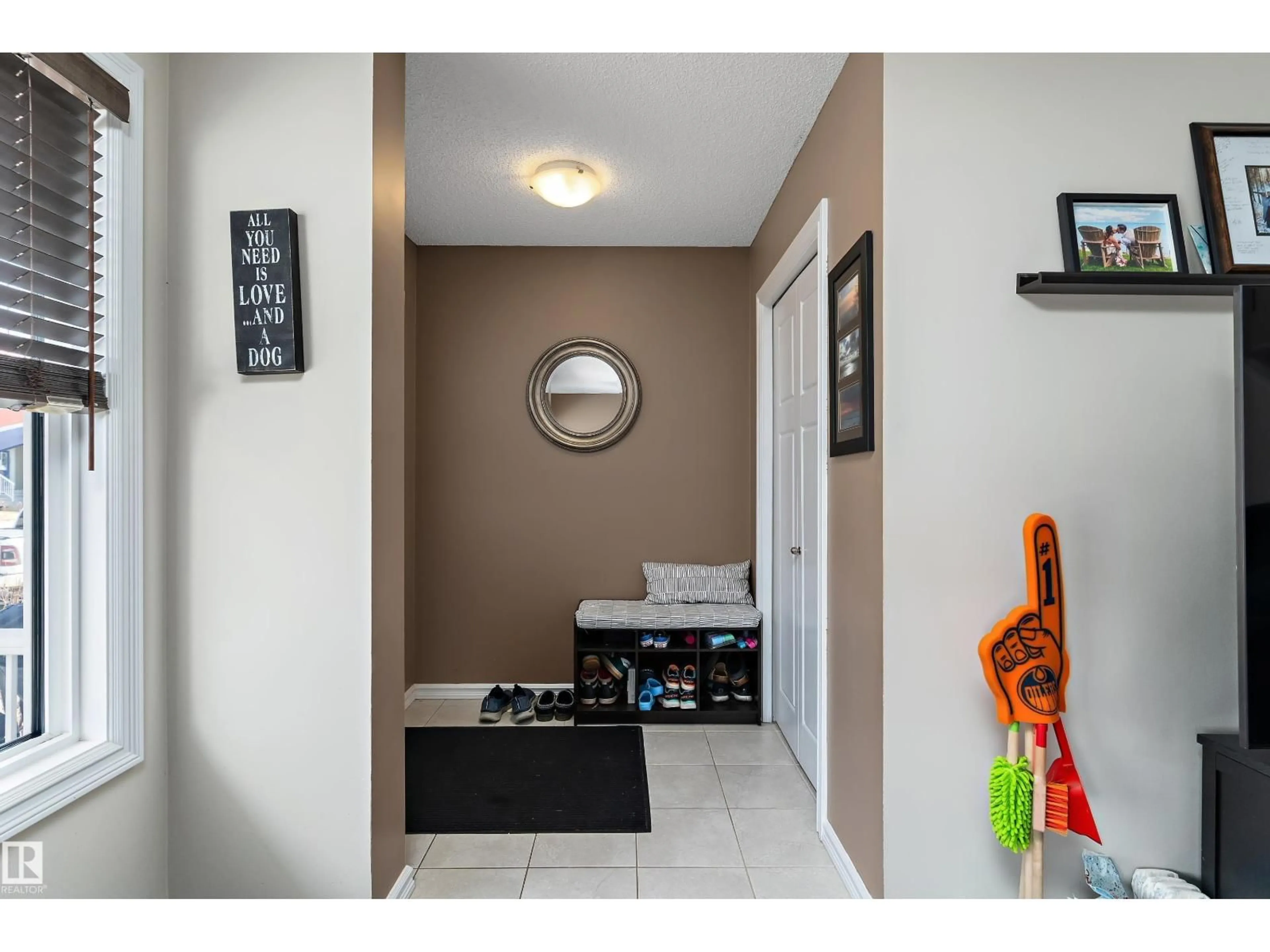 Indoor entryway for SW - 6822 CARDINAL LINK LI, Edmonton Alberta T6W1Y9