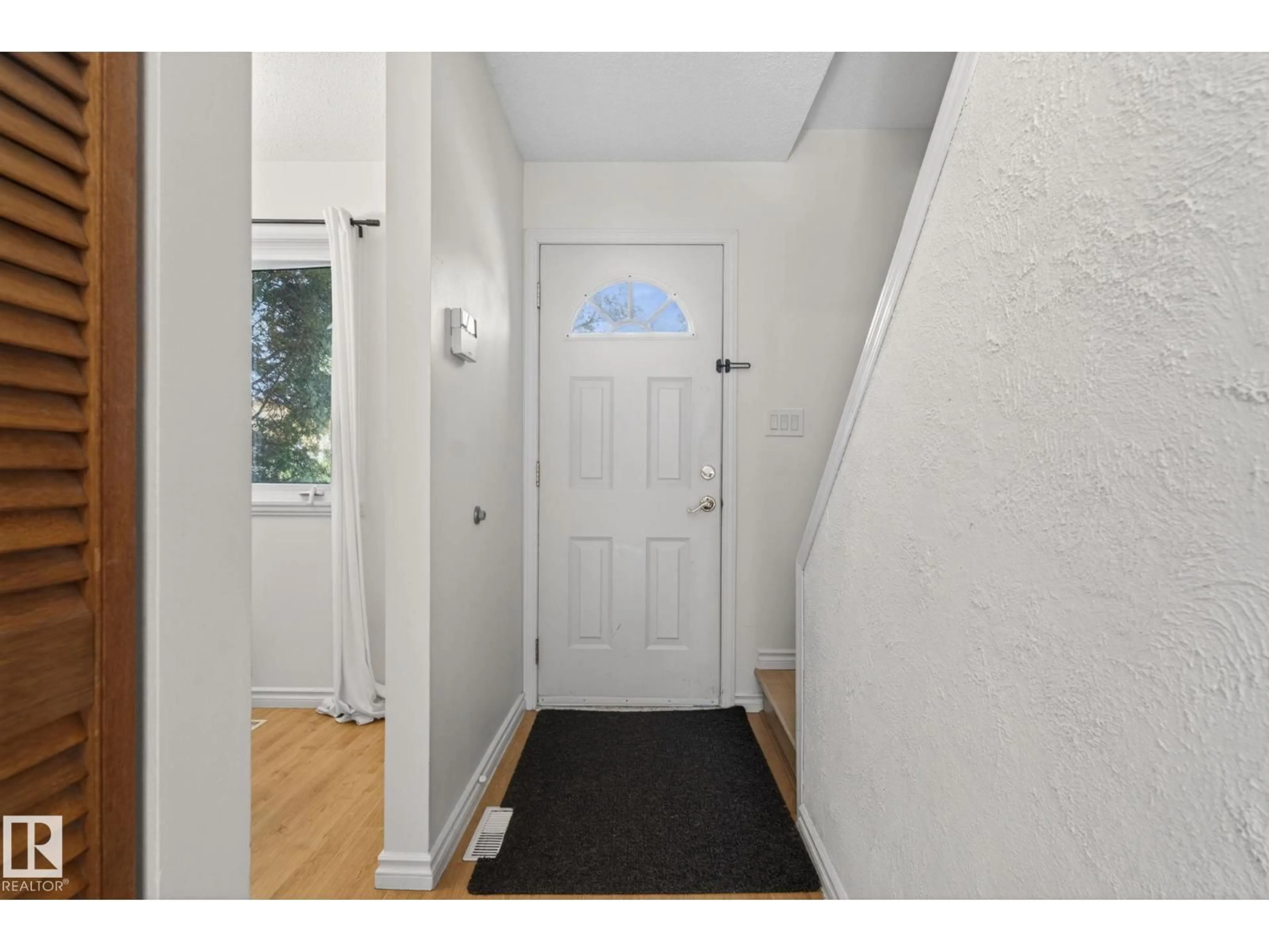 Unknown for 132 WOODSTOCK NW, Edmonton Alberta T5T0H6
