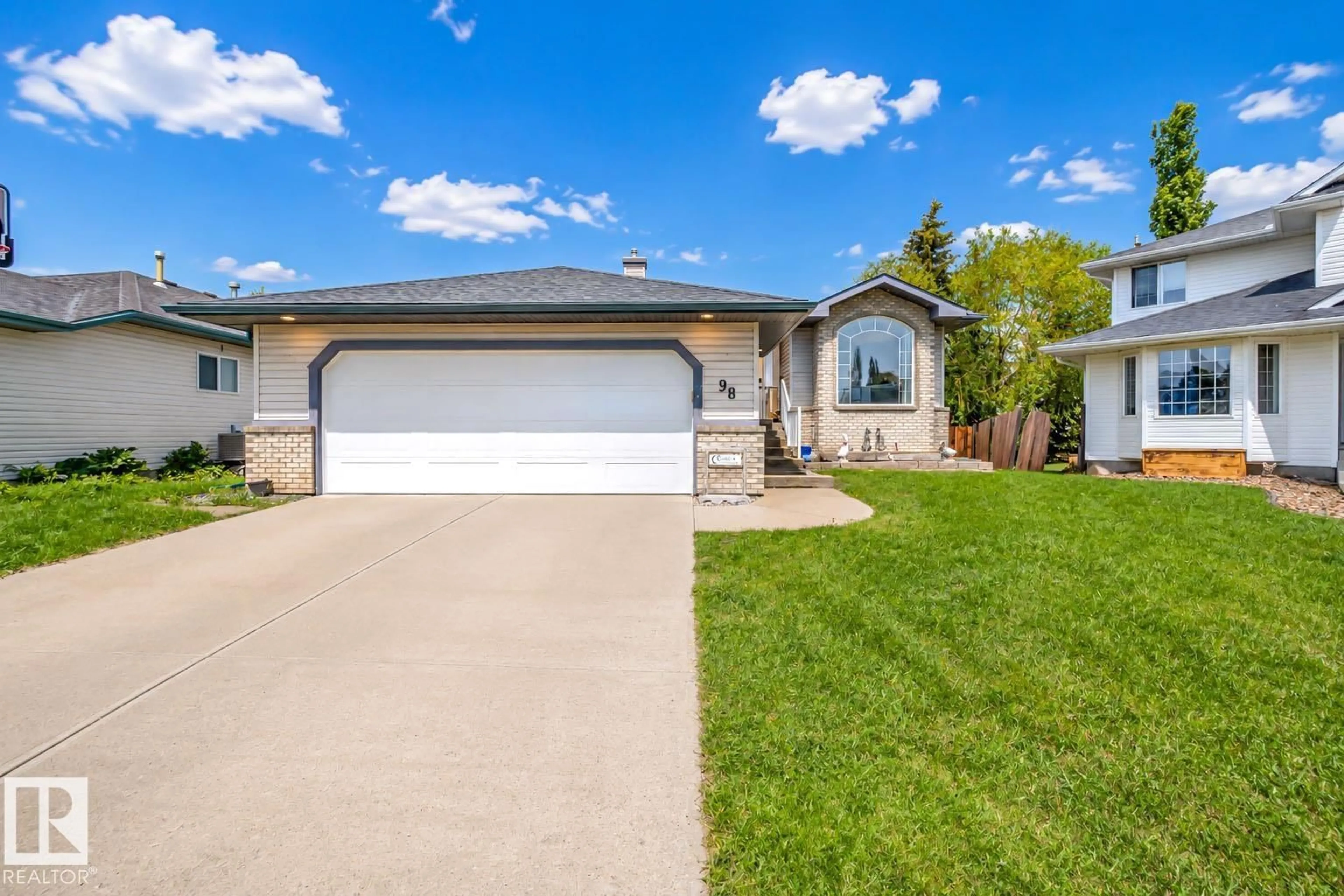 Home with vinyl exterior material, street for 98 CHANCERY PT, Sherwood Park Alberta T8H1Z4