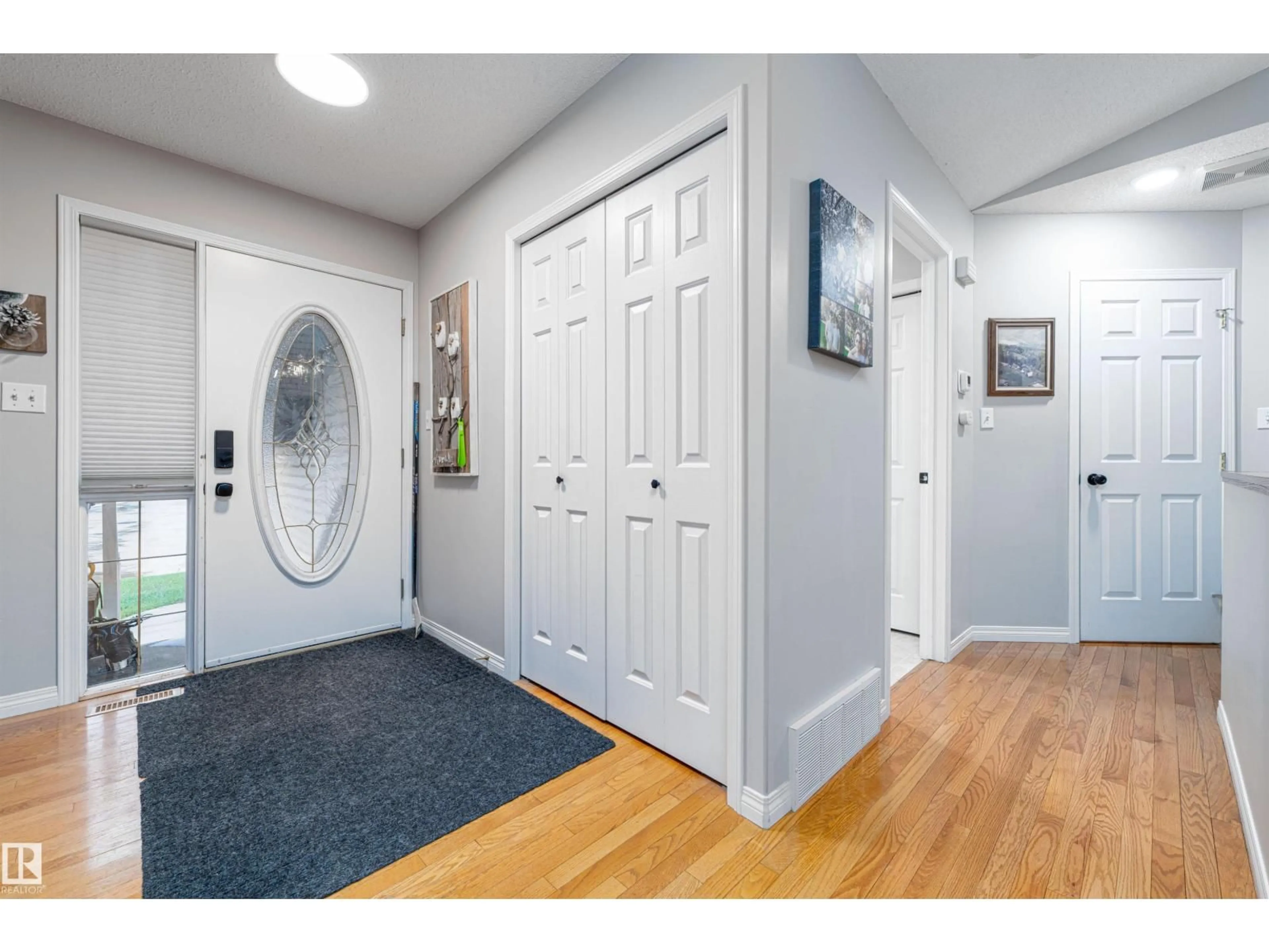 Indoor entryway for 98 CHANCERY PT, Sherwood Park Alberta T8H1Z4