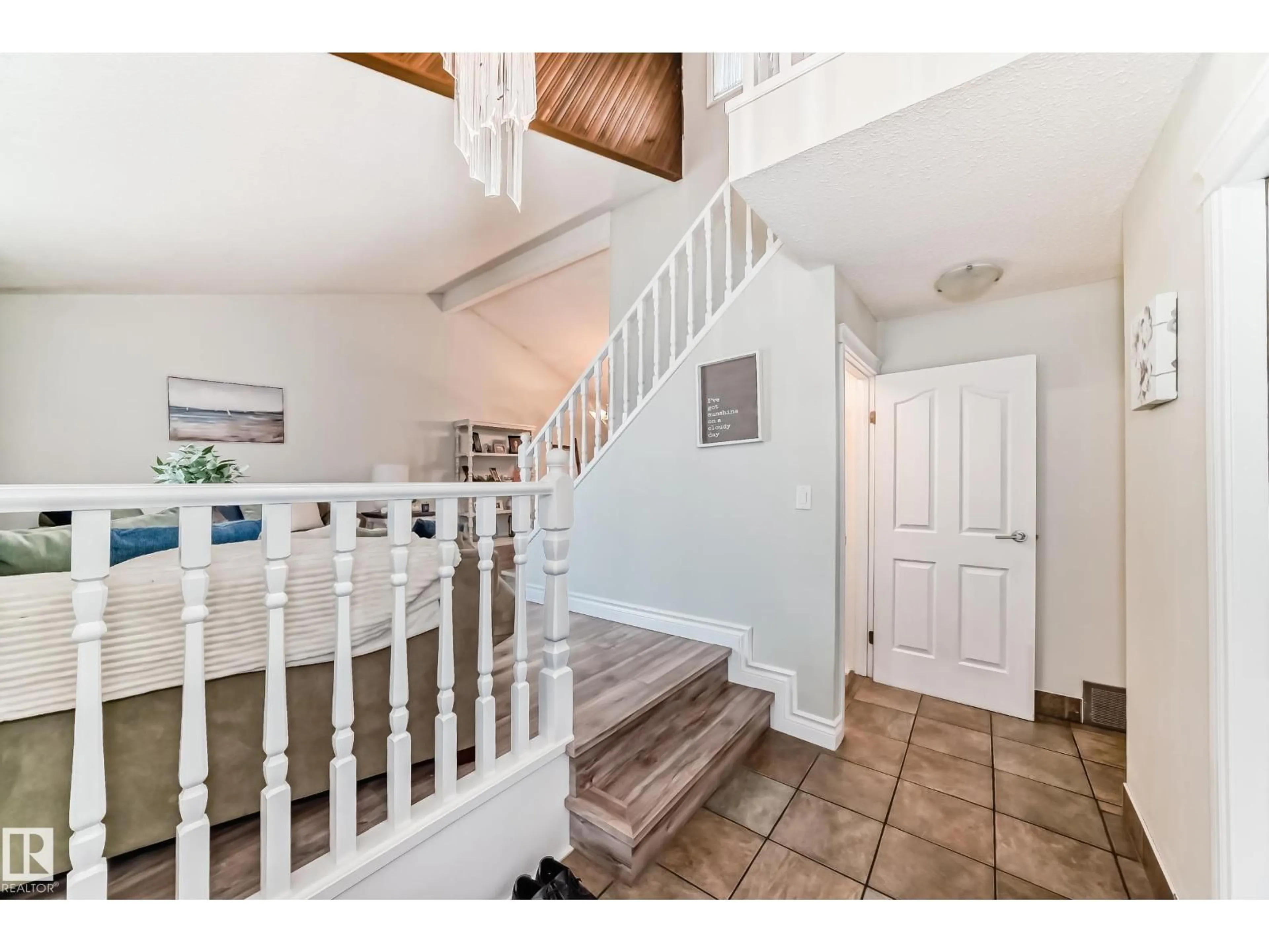 Indoor entryway for NW - 16716 111 ST, Edmonton Alberta T5X2R4