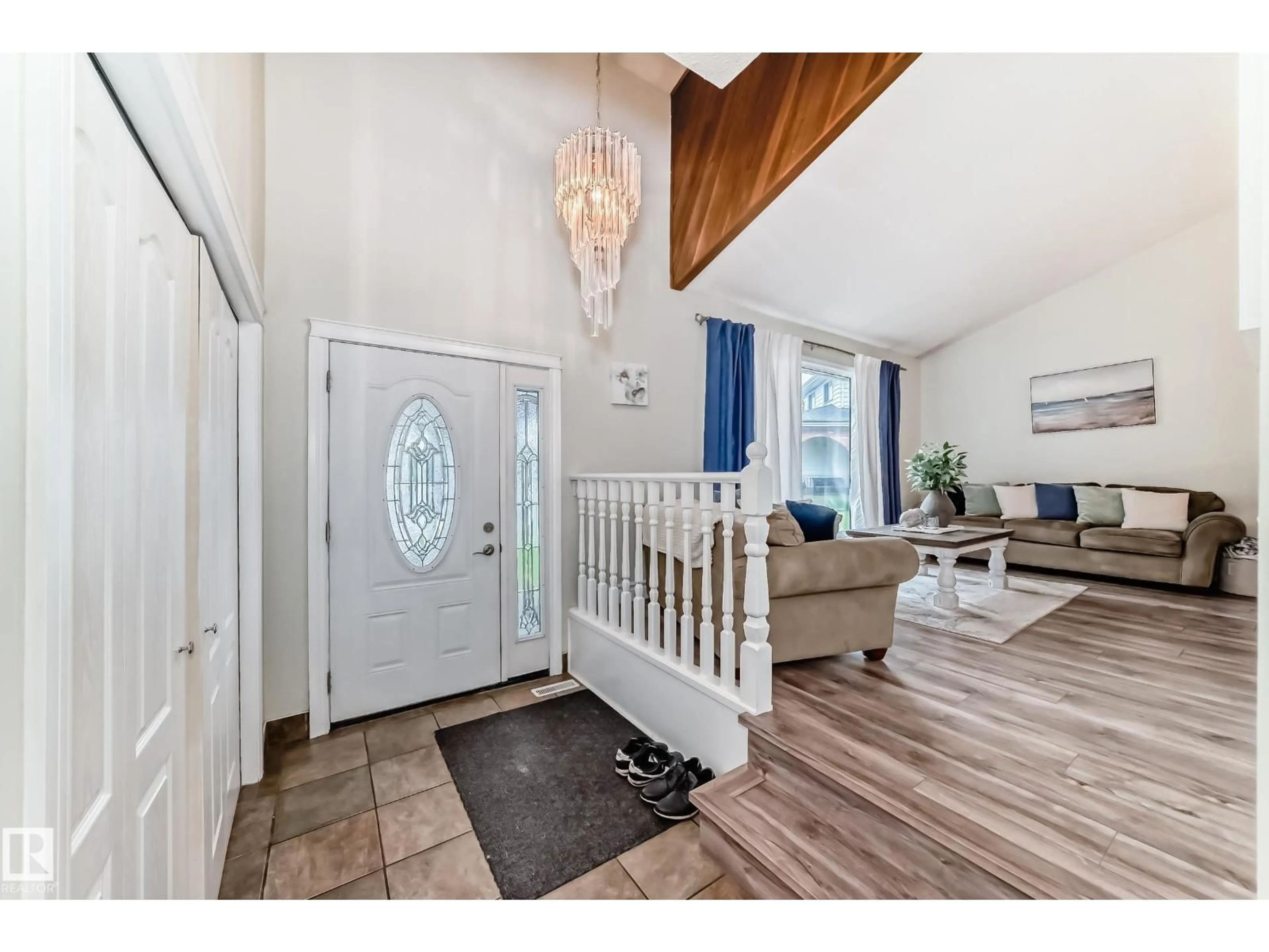 Indoor entryway for NW - 16716 111 ST, Edmonton Alberta T5X2R4