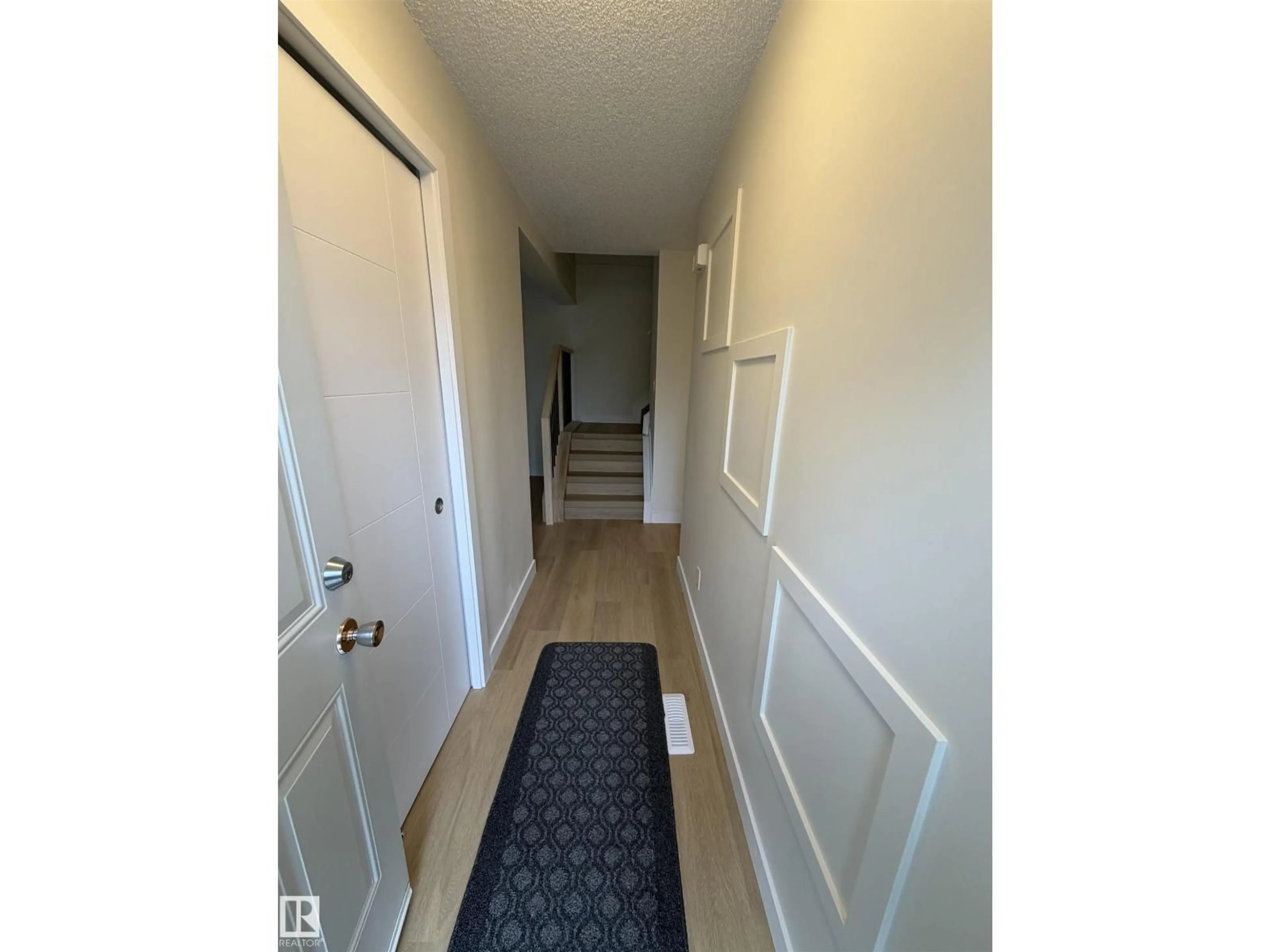 Indoor entryway for 1618 LAKEWOOD RD, Edmonton Alberta T6K3H4