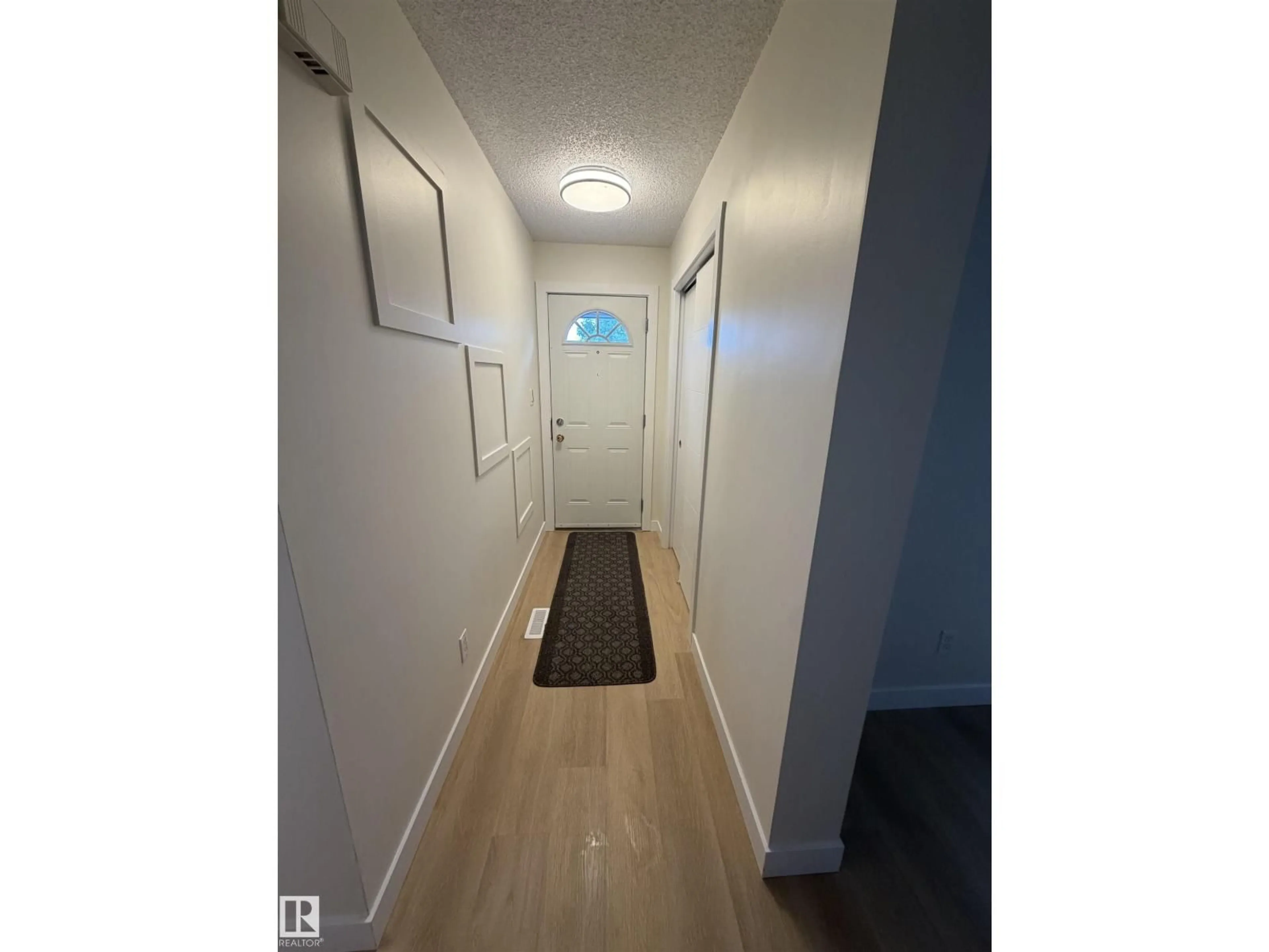 A pic of a room for 1618 LAKEWOOD RD, Edmonton Alberta T6K3H4