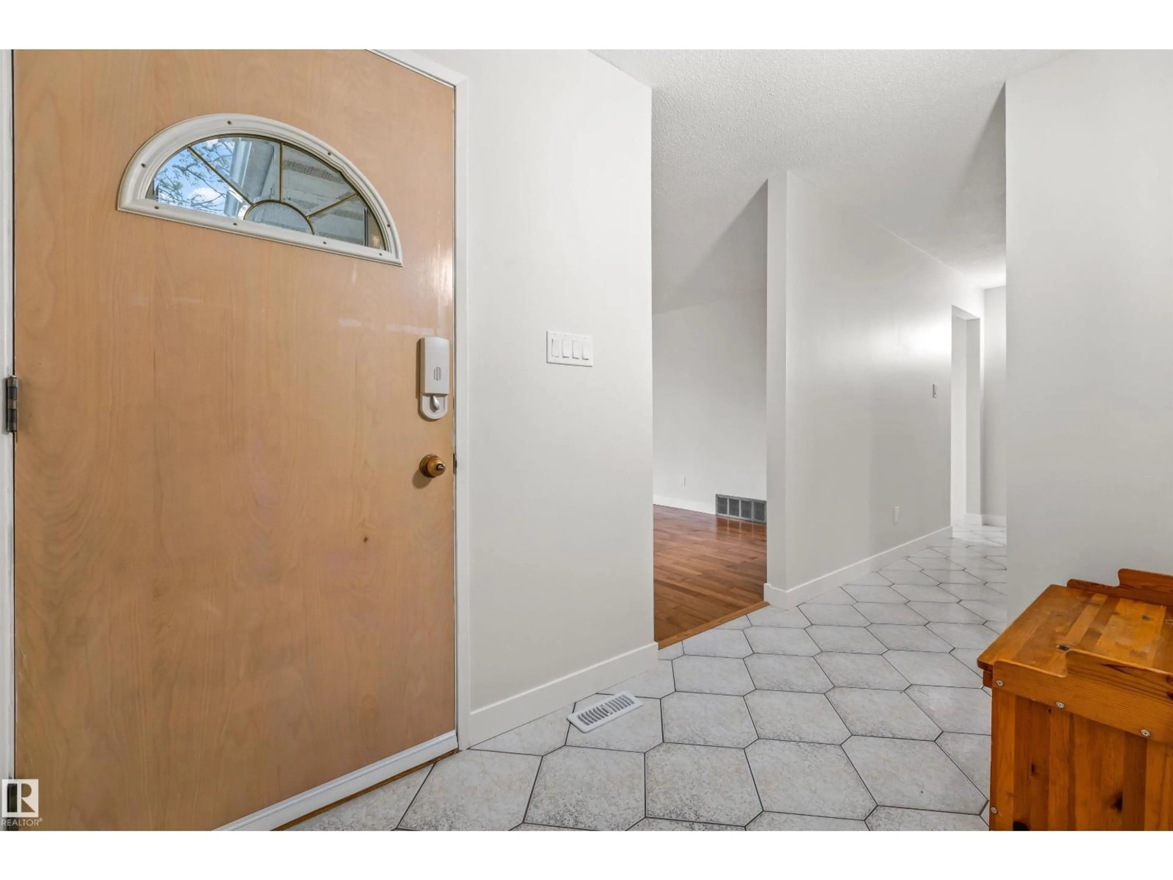 Indoor entryway for 4 BENNETT PL, St. Albert Alberta T8N2K2