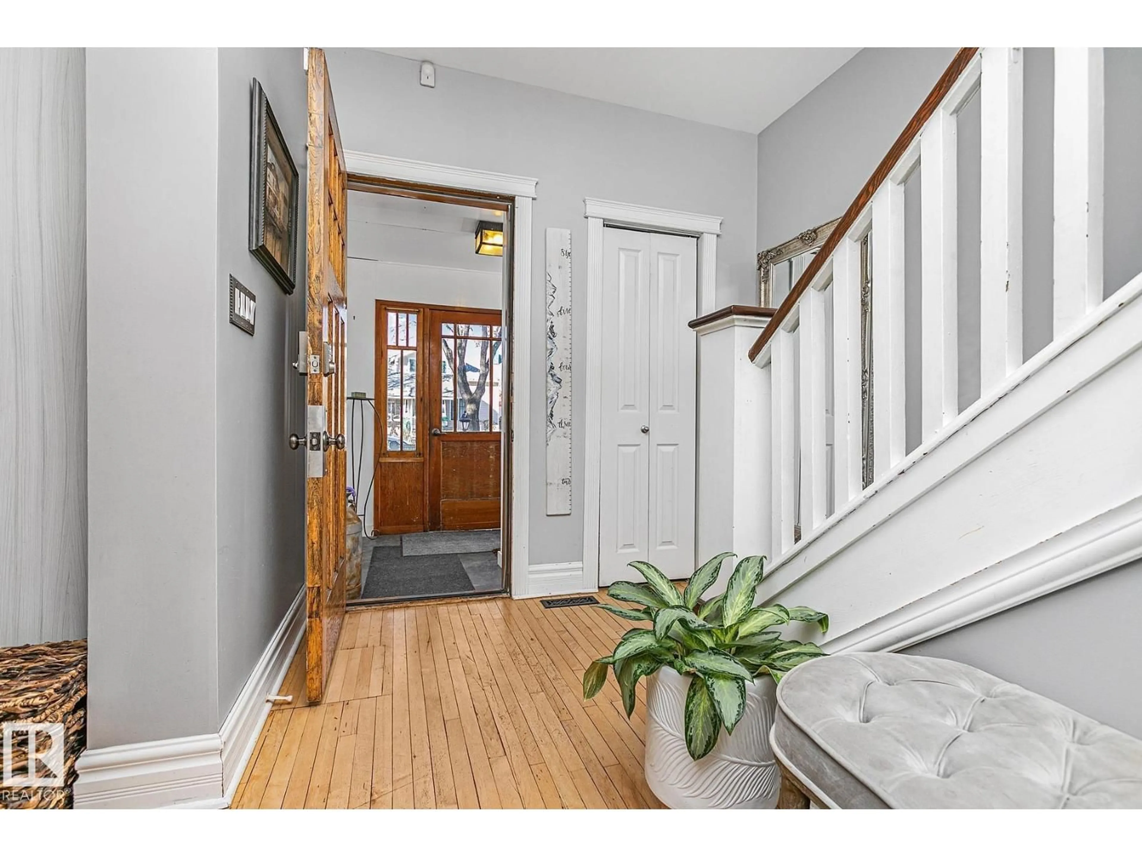 Indoor entryway for 10823 125 ST, Edmonton Alberta T5M0L5
