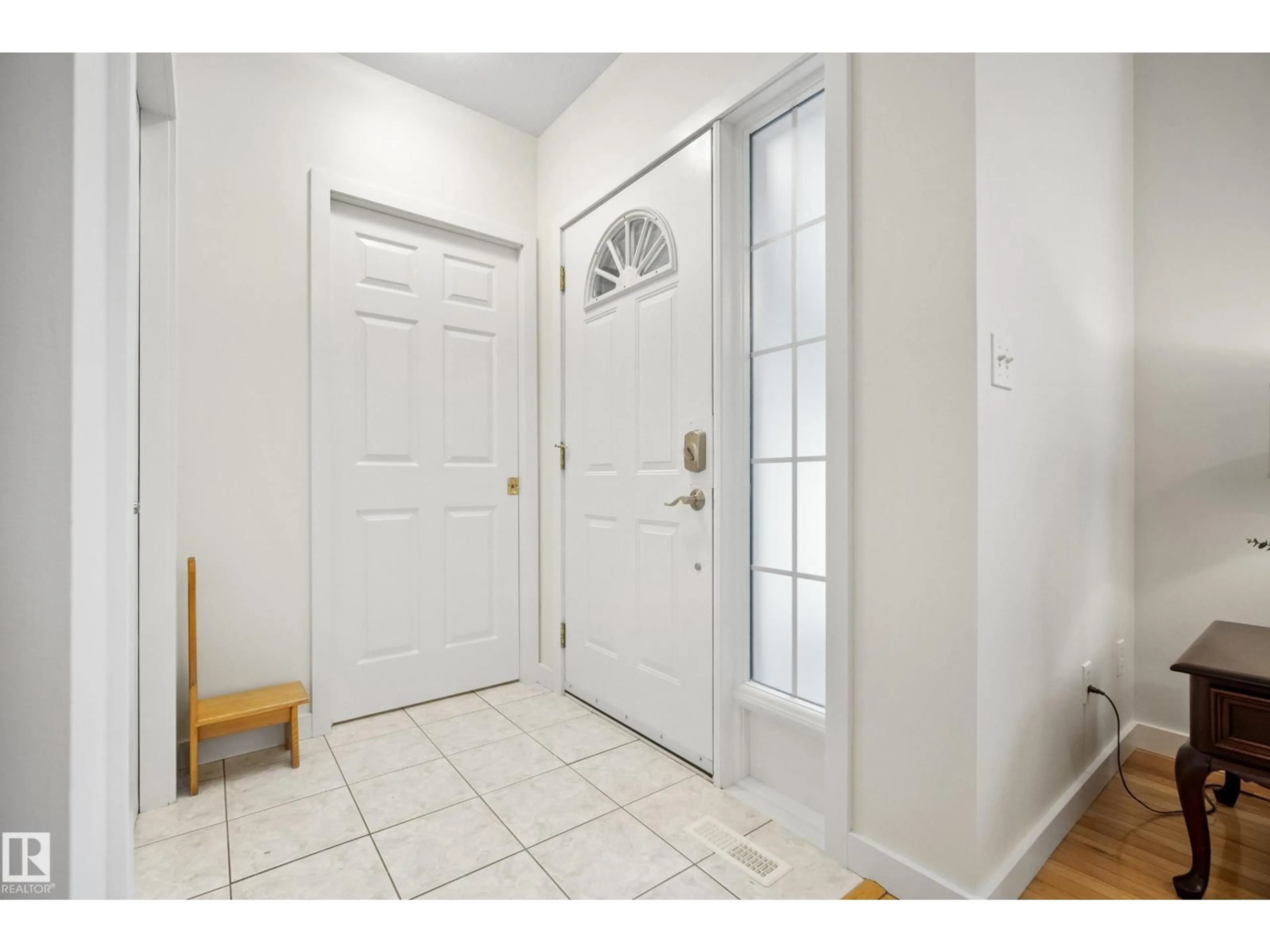 Indoor entryway for 79 CHARLTON CR, Sherwood Park Alberta T8H3R4