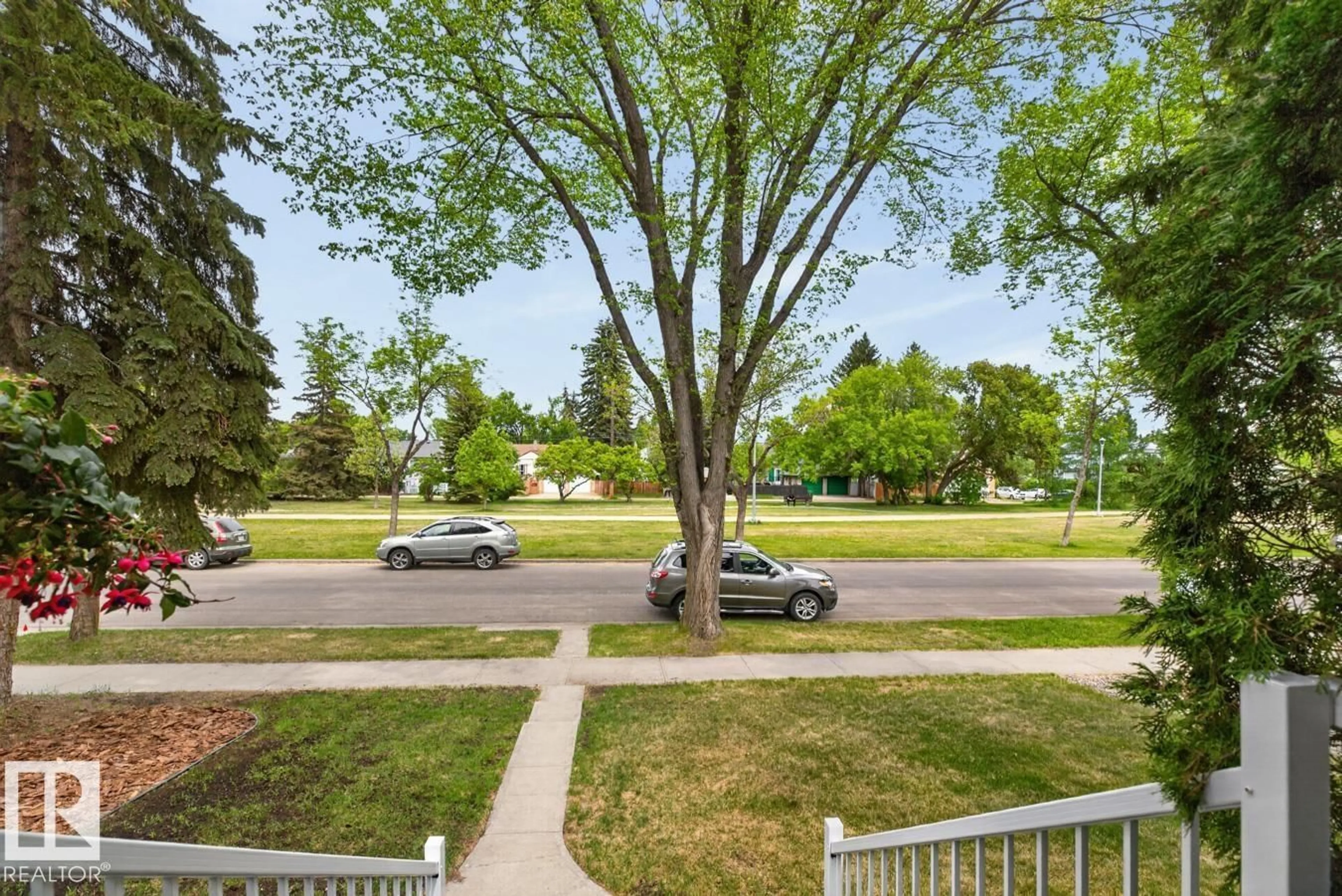A pic from outside/outdoor area/front of a property/back of a property/a pic from drone, street for 9815 68 AV, Edmonton Alberta T6E0R4