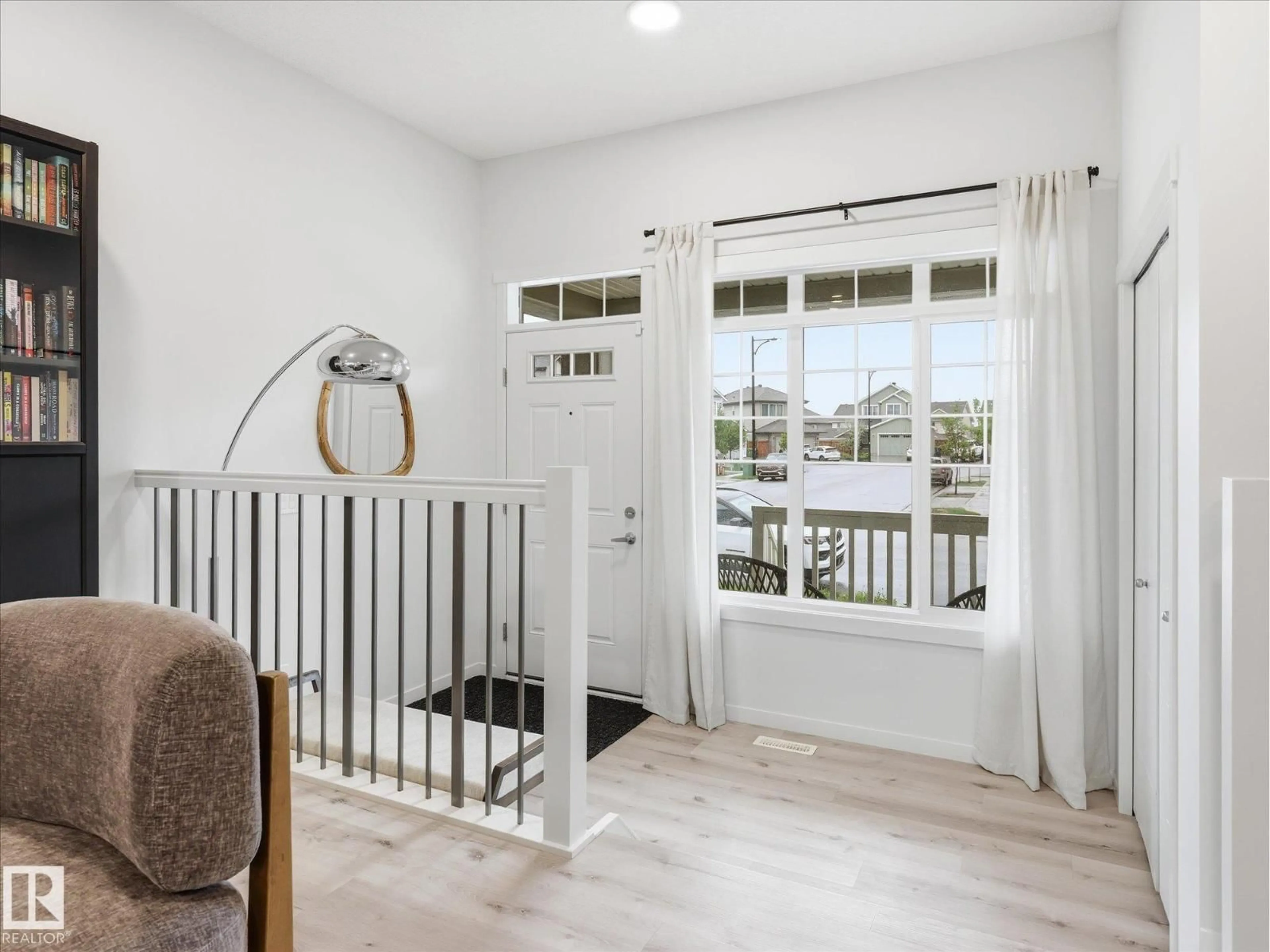 Indoor entryway for 14 DANIEL ST, Fort Saskatchewan Alberta T8L0X3