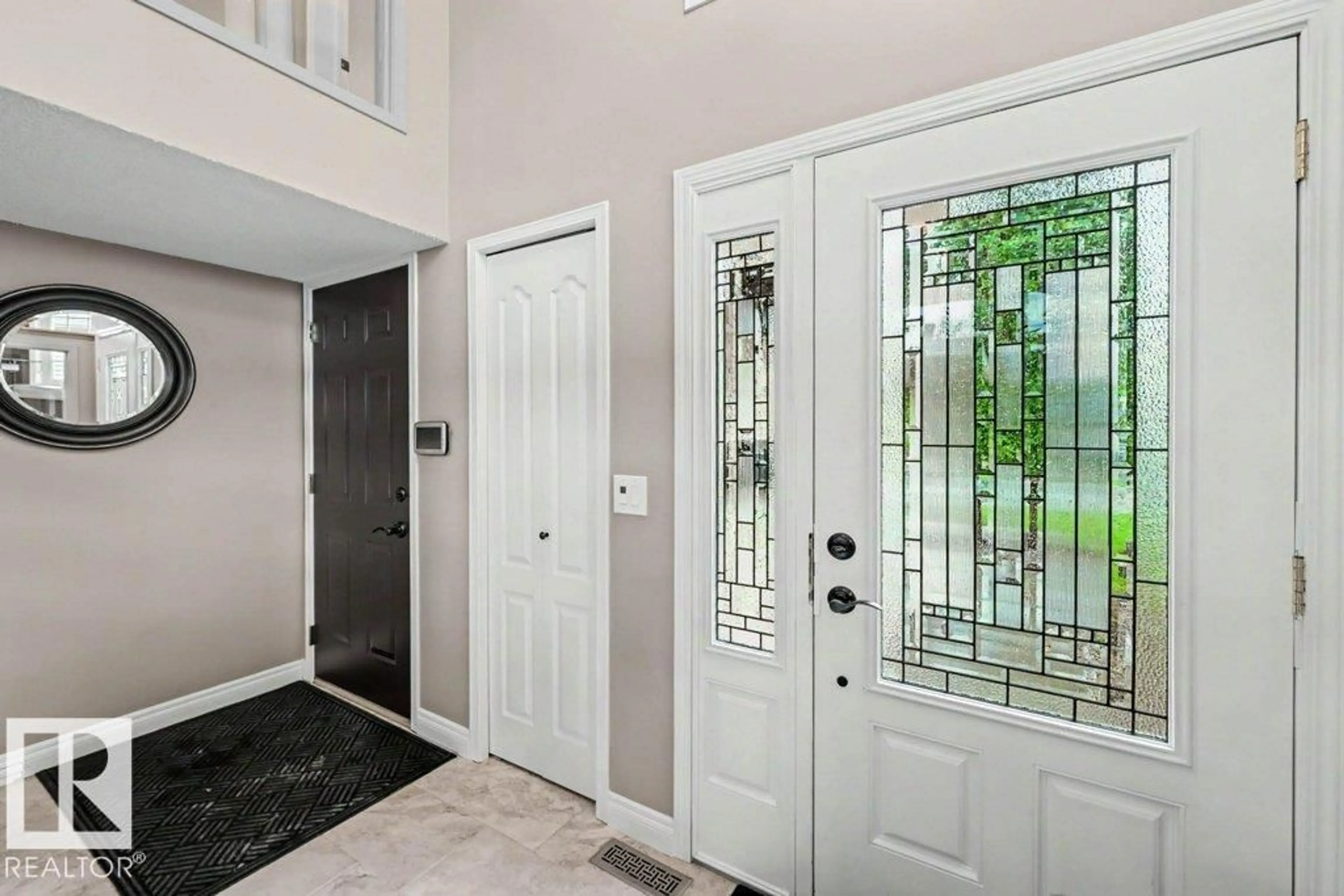 Indoor entryway for 6 HORTON, St. Albert Alberta T8N6V2