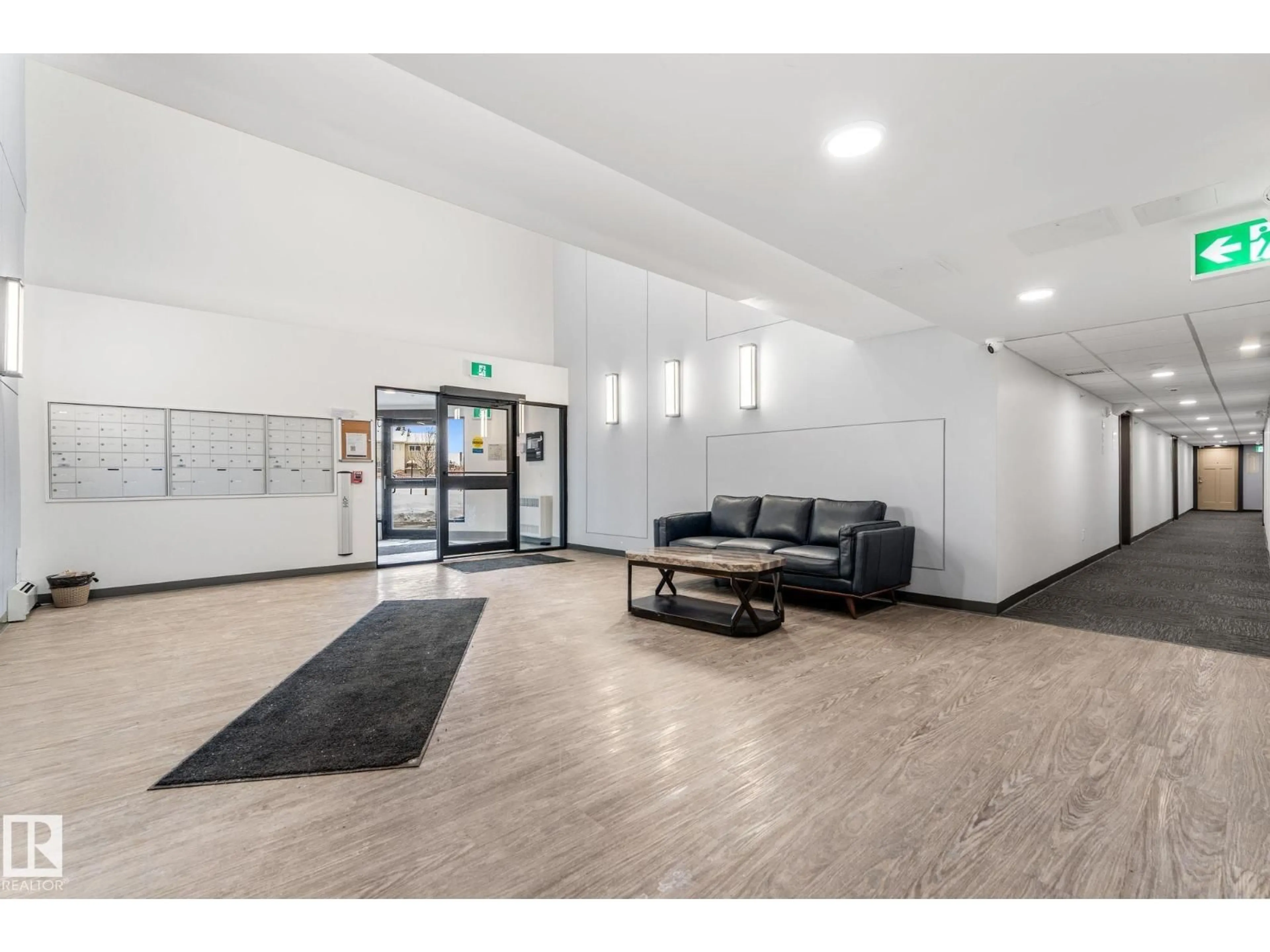 Indoor foyer for #302 - 9504 182 ST, Edmonton Alberta T5T3A7