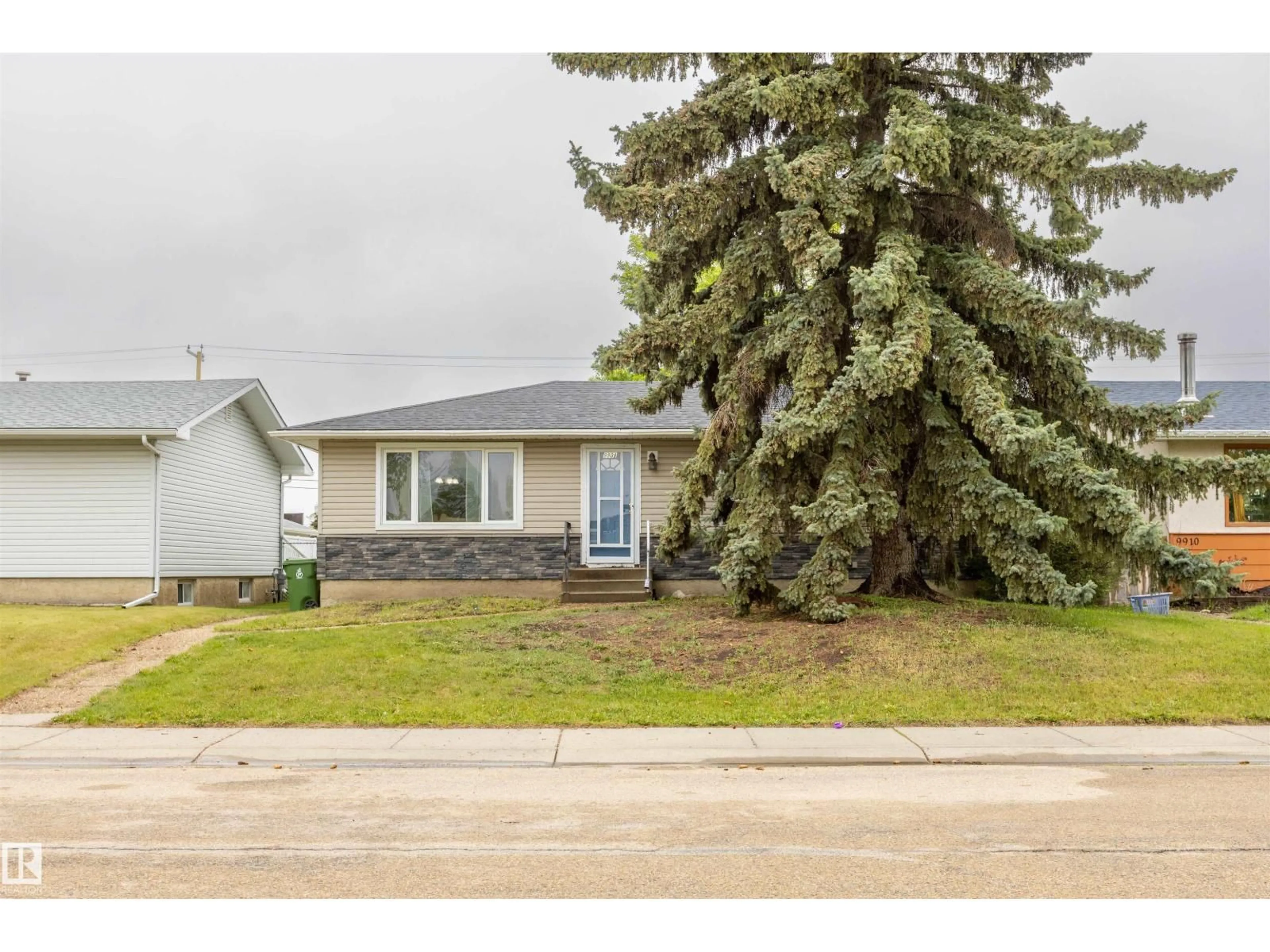 Home with vinyl exterior material, street for 9908 99 ST, Morinville Alberta T8R1G5