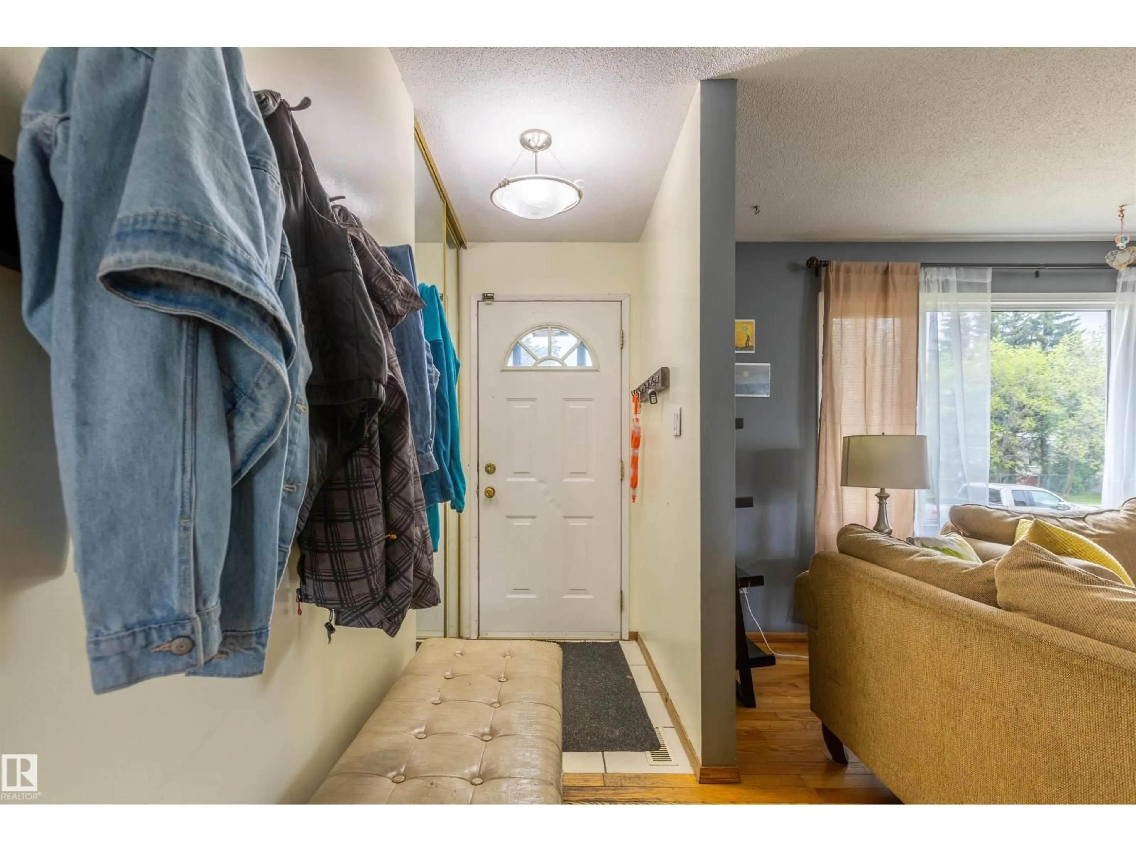 Indoor entryway for 9908 99 ST, Morinville Alberta T8R1G5