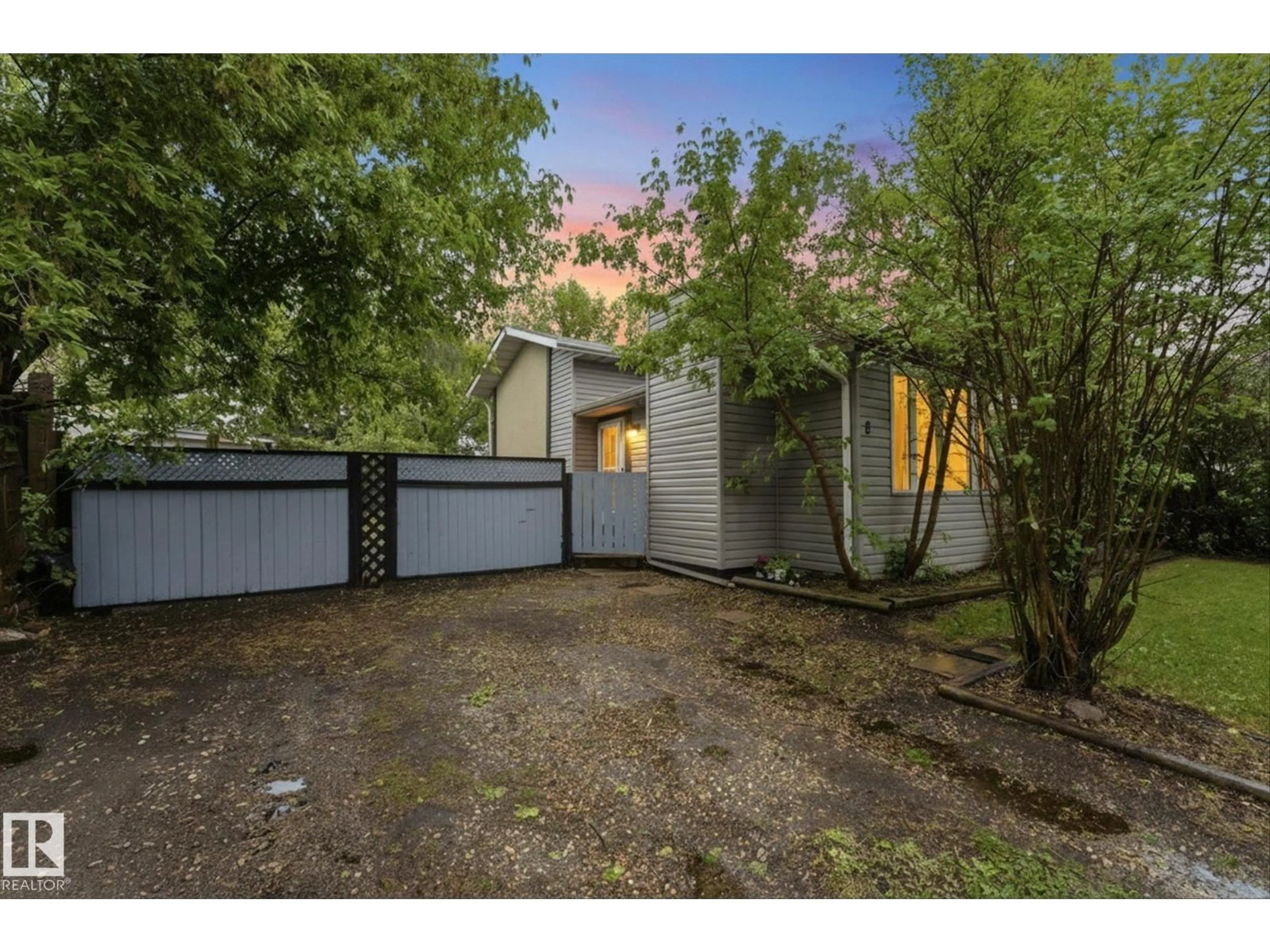 A pic from outside/outdoor area/front of a property/back of a property/a pic from drone, street for 8 GOLDEN SPIKE RD, Stony Plain Alberta T7Z1H3