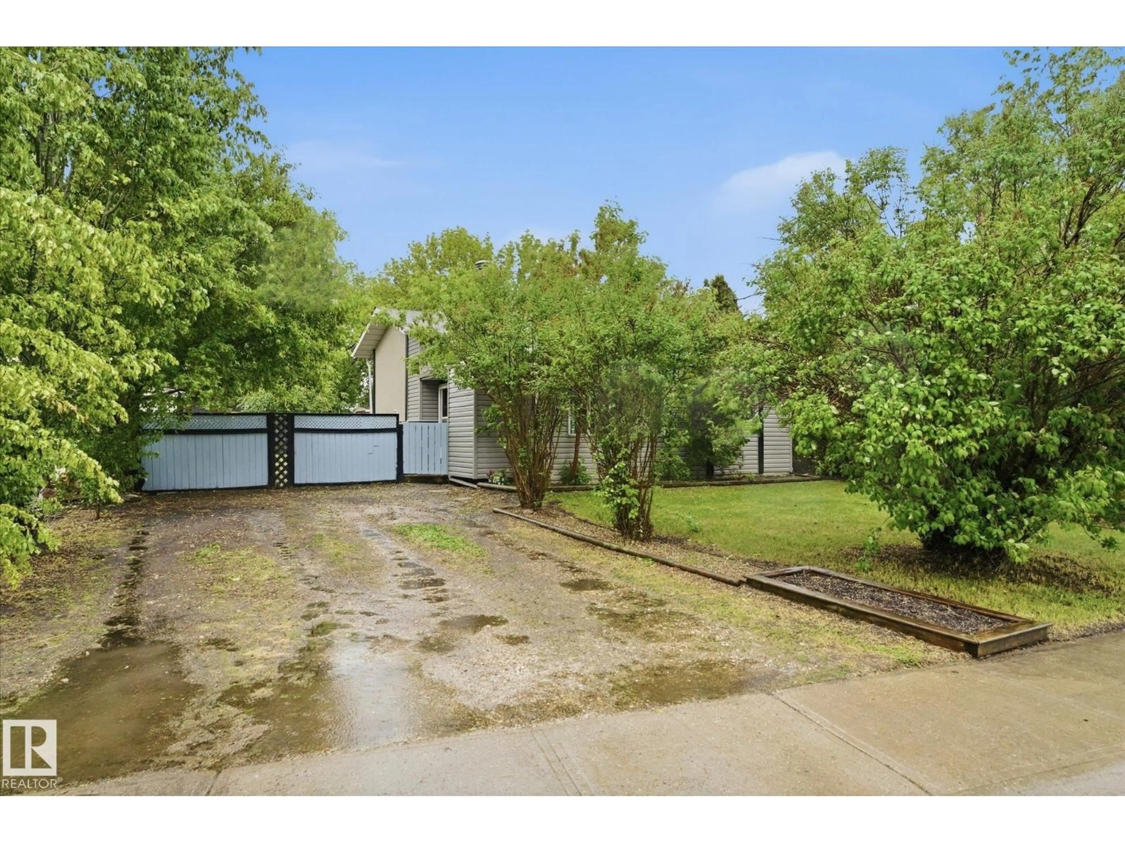 A pic from outside/outdoor area/front of a property/back of a property/a pic from drone, street for 8 GOLDEN SPIKE RD, Stony Plain Alberta T7Z1H3