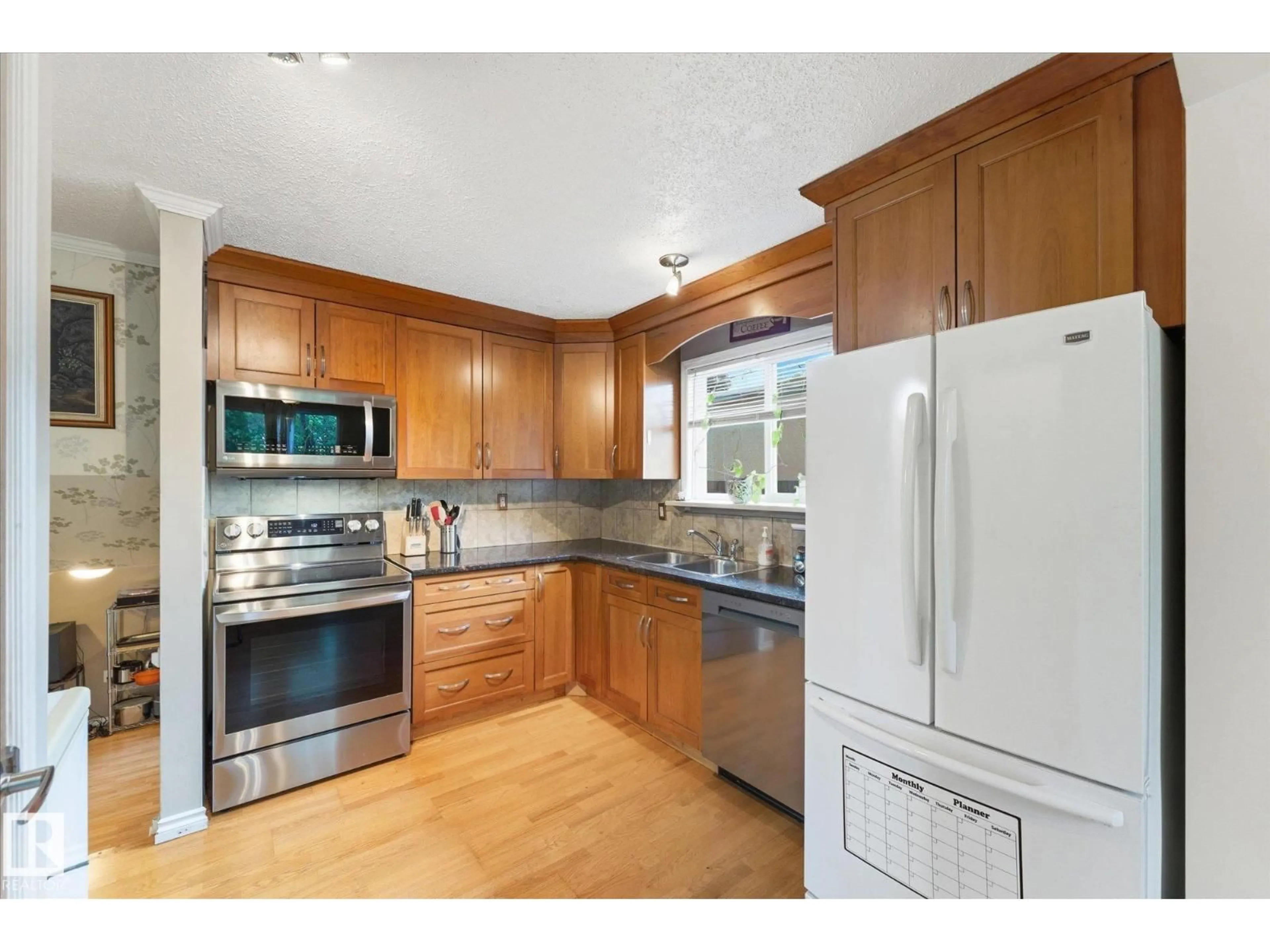 Standard kitchen, unknown for 8 GOLDEN SPIKE RD, Stony Plain Alberta T7Z1H3