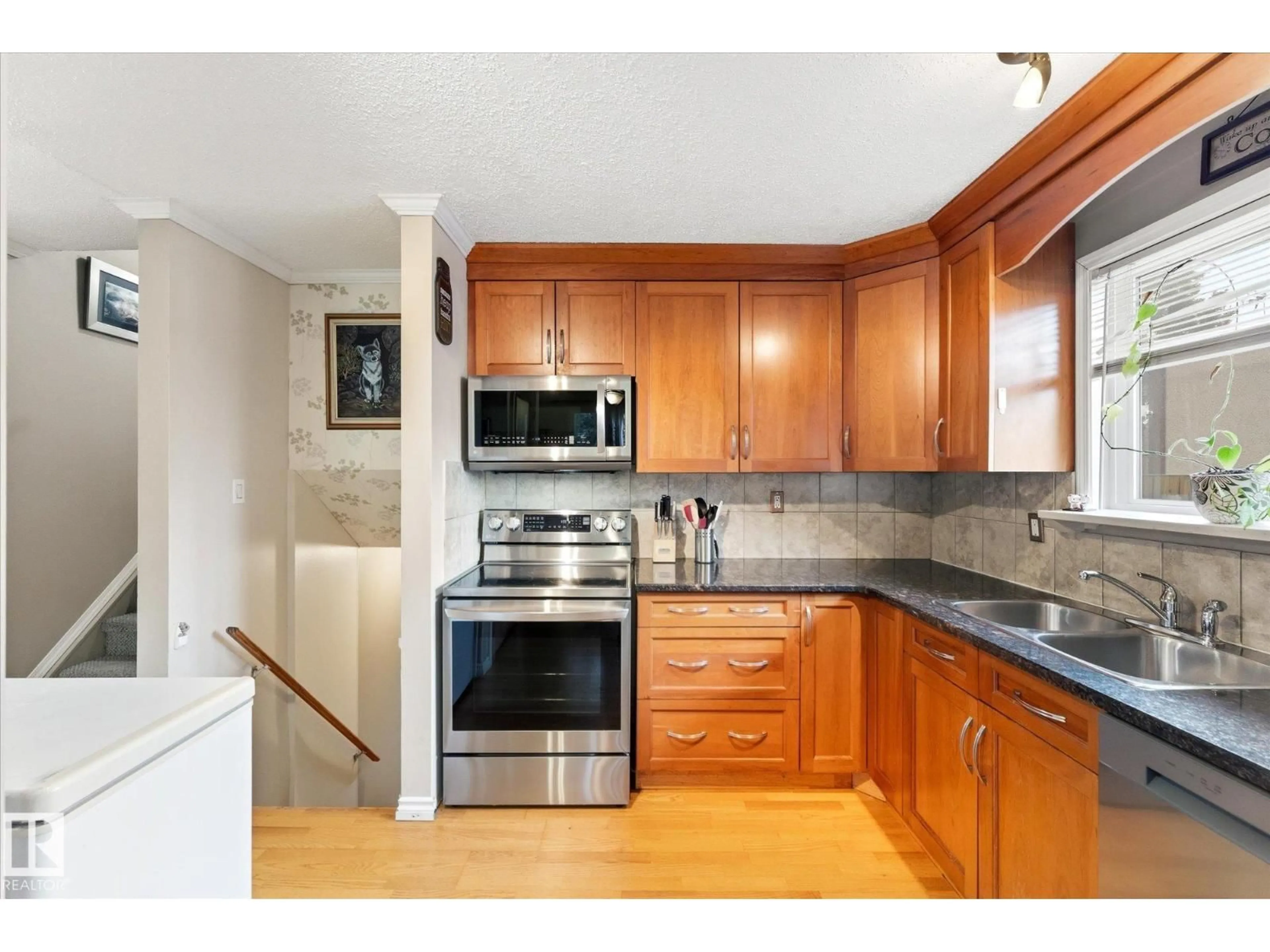 Standard kitchen, unknown for 8 GOLDEN SPIKE RD, Stony Plain Alberta T7Z1H3