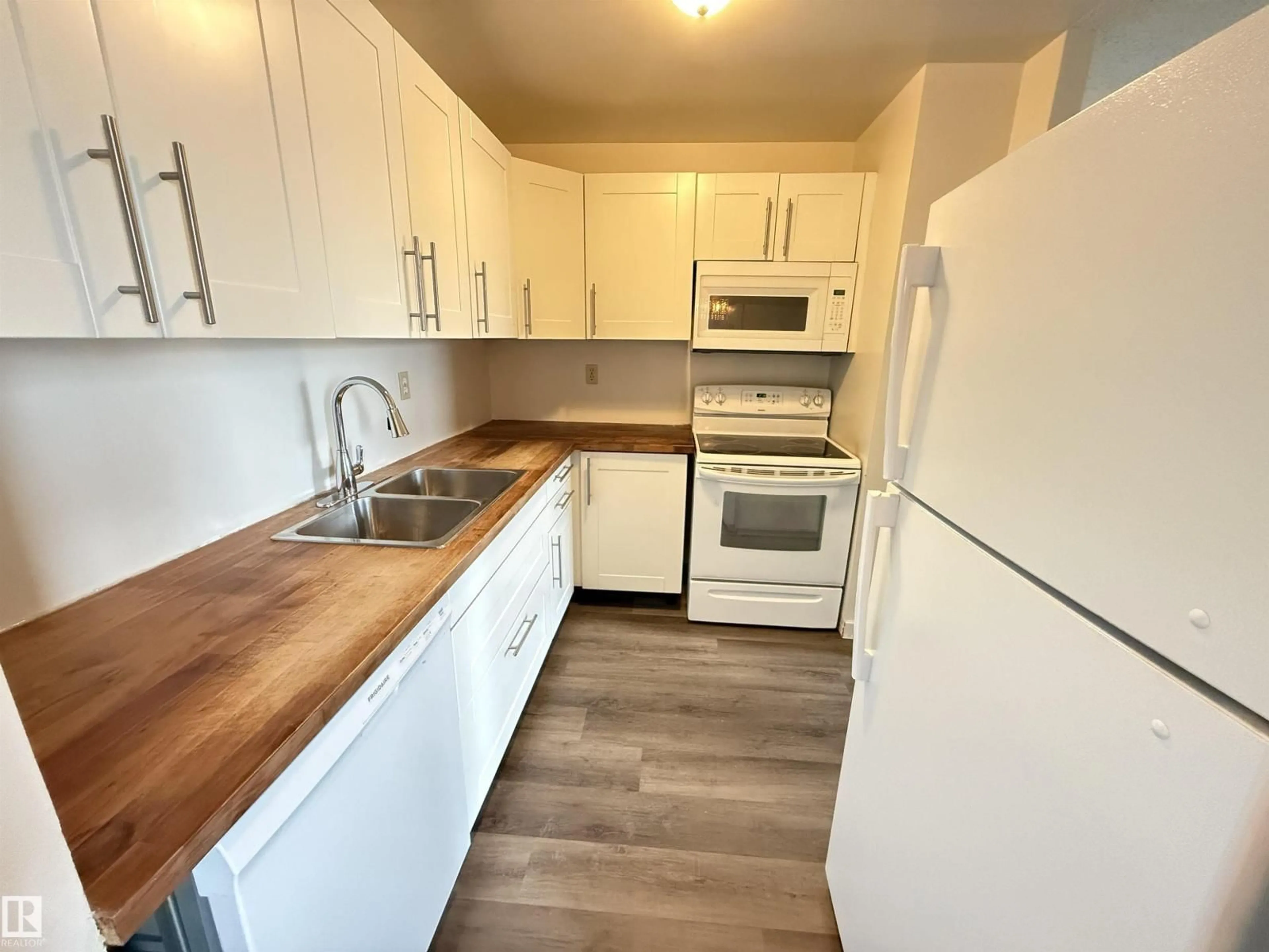 Standard kitchen, wood/laminate floor for 706 - 10125 109 ST, Edmonton Alberta T5J3P1