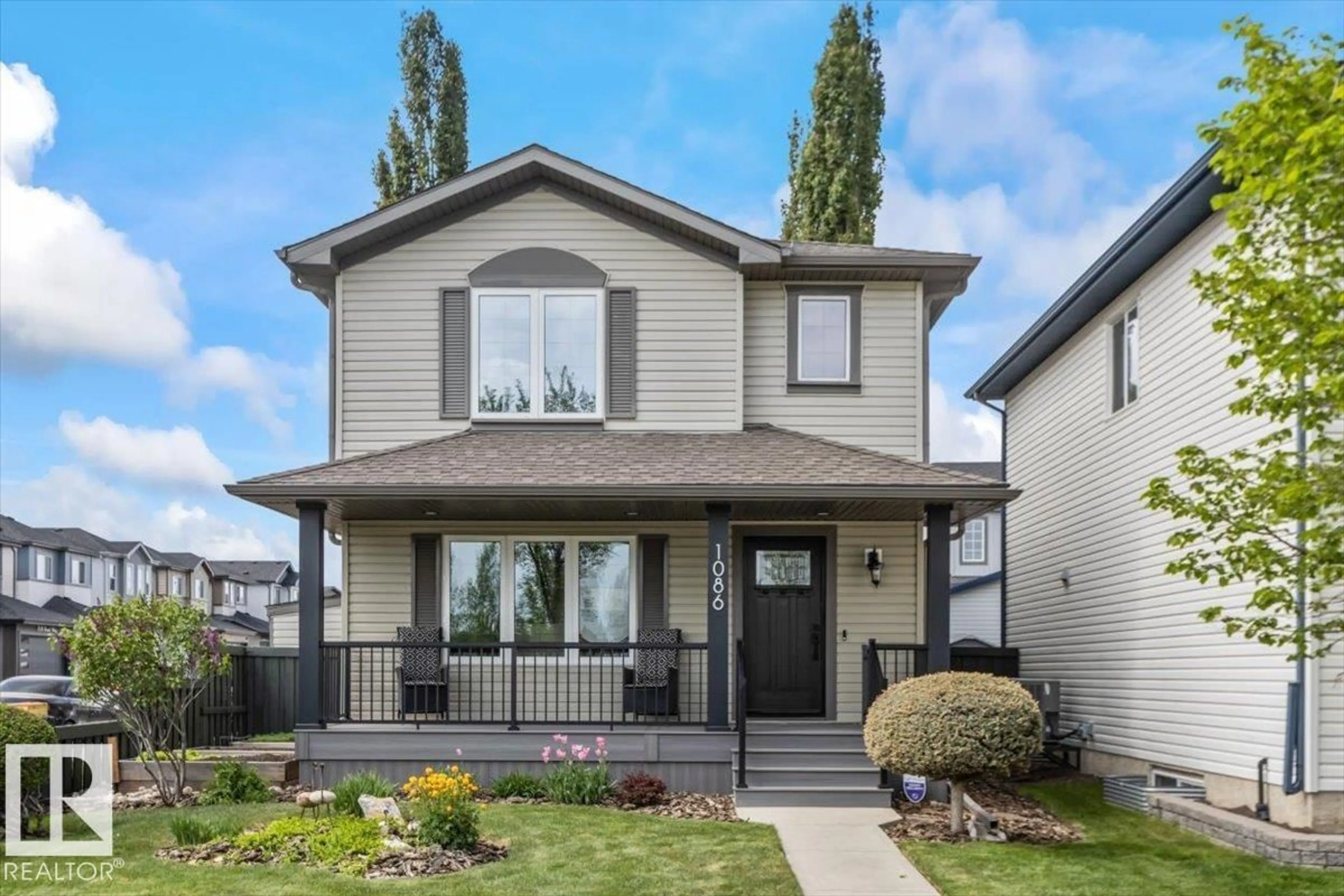 Home with vinyl exterior material, street for 1086 GRANTHAM DR, Edmonton Alberta T5T0W2