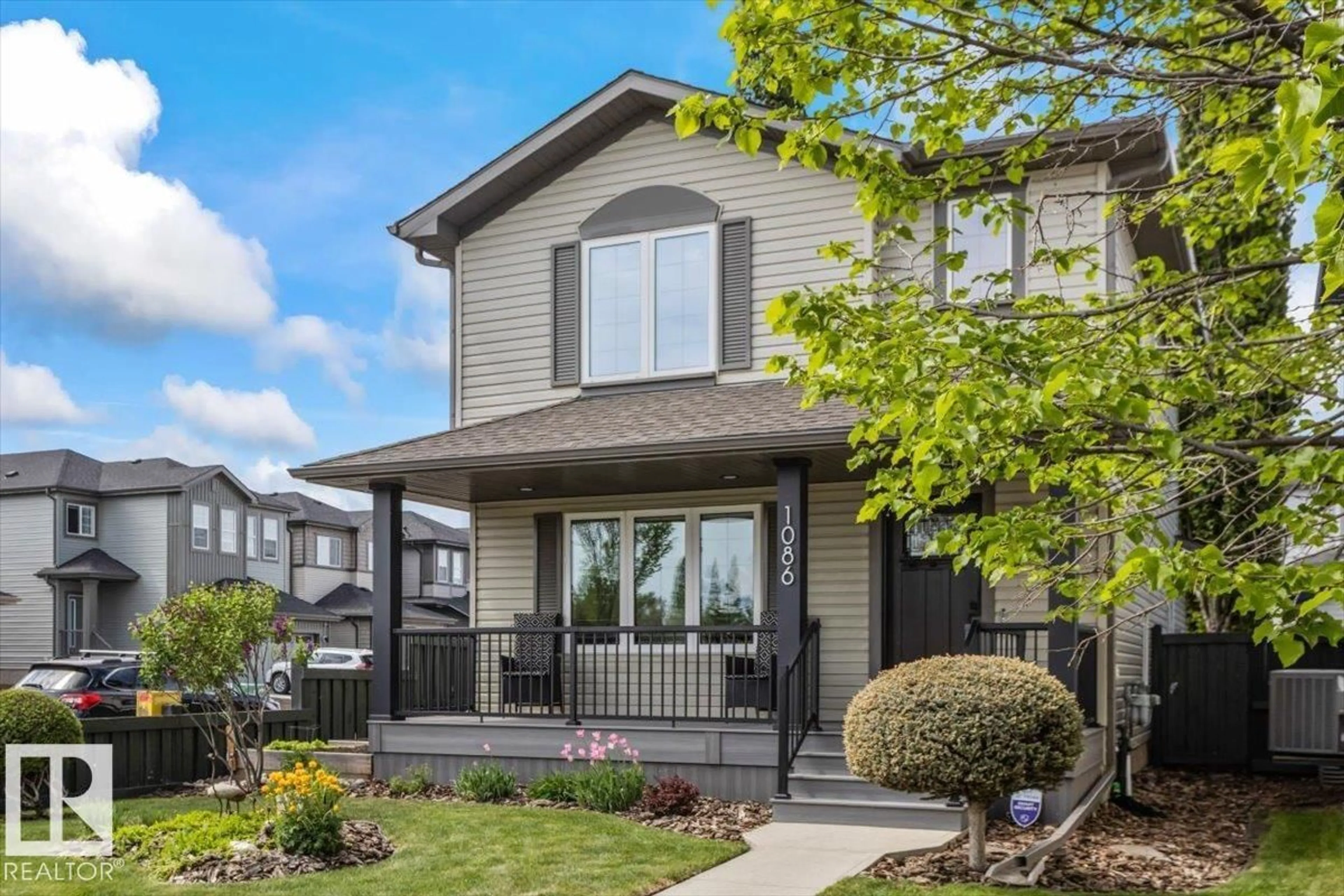 Home with vinyl exterior material, street for 1086 GRANTHAM DR, Edmonton Alberta T5T0W2