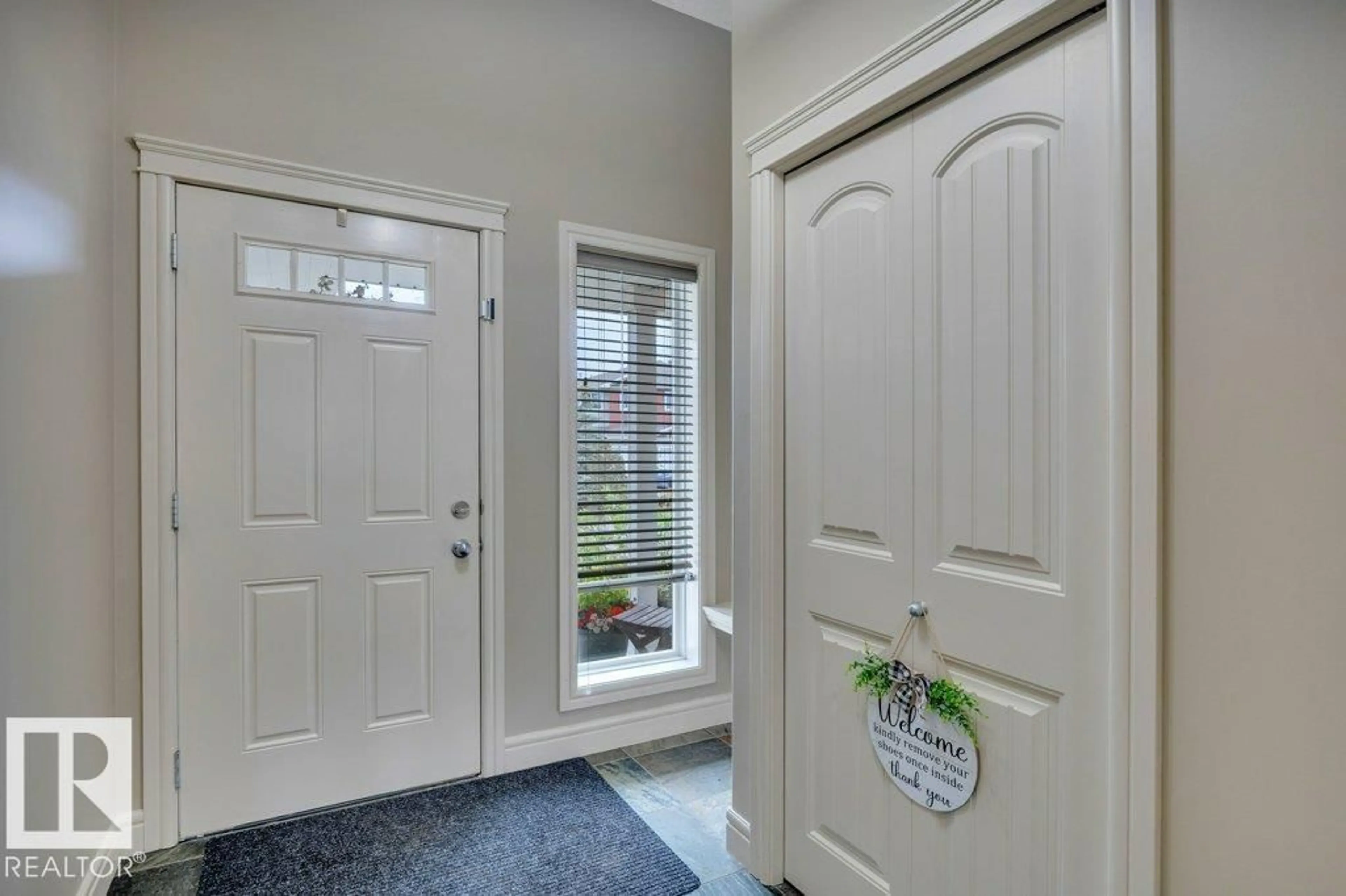 Indoor entryway for #10 - 15151 43 ST, Edmonton Alberta T5Y0L3