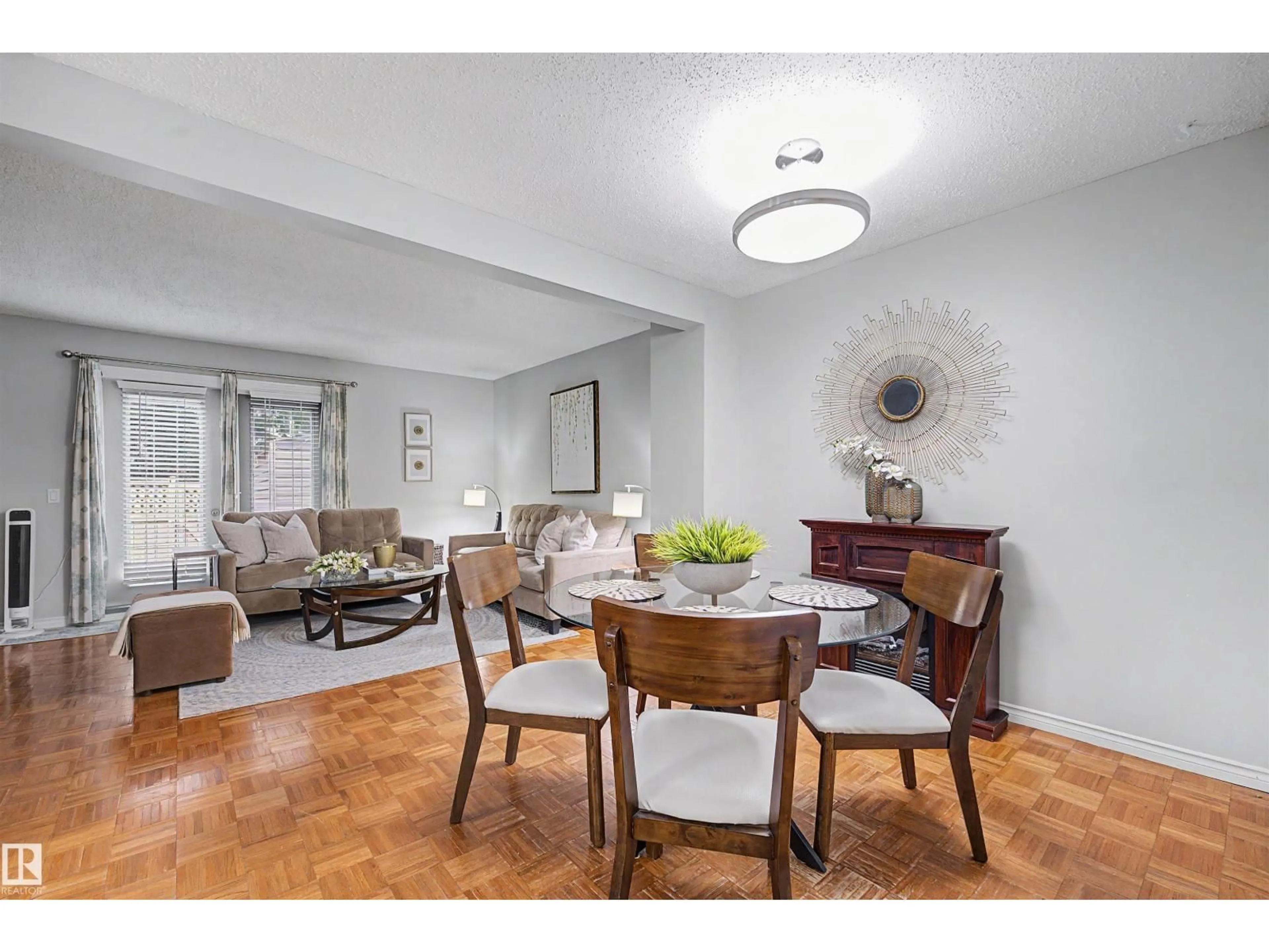 Dining room, unknown for 5420 146 AV, Edmonton Alberta T5A4L6