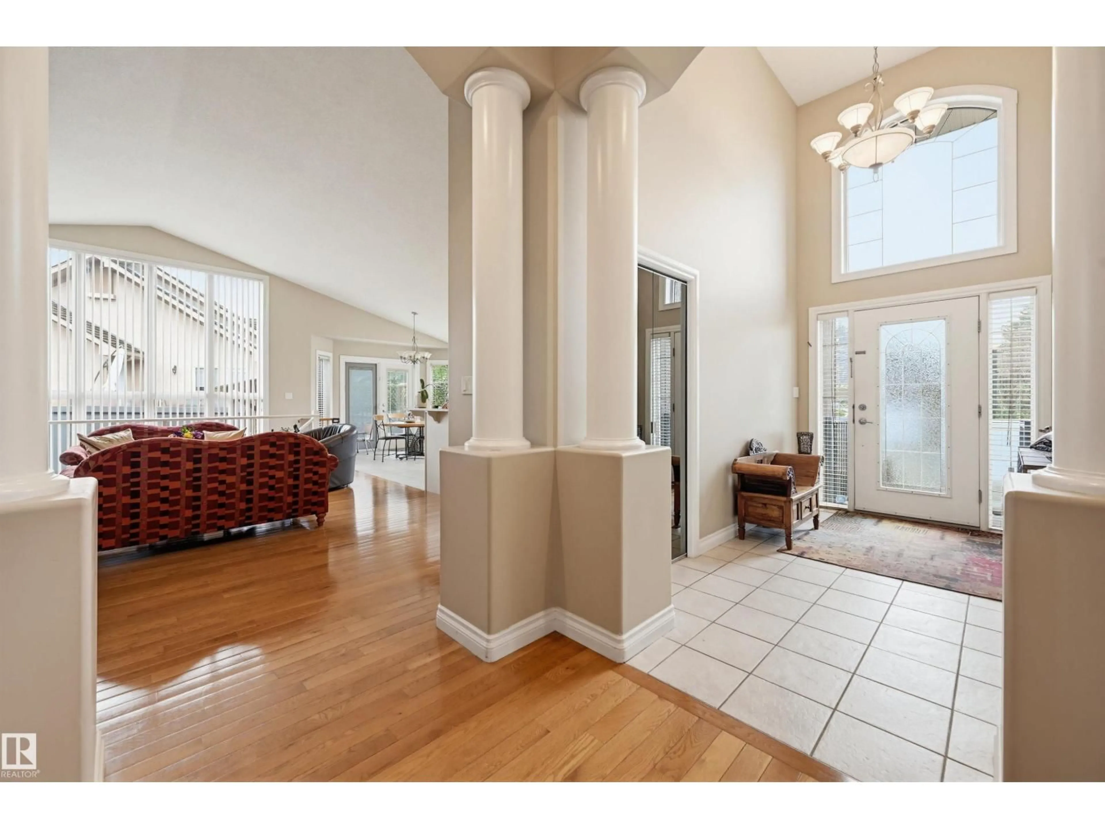 Indoor foyer for 28 PRESTIGE PT, Edmonton Alberta T6M2T3