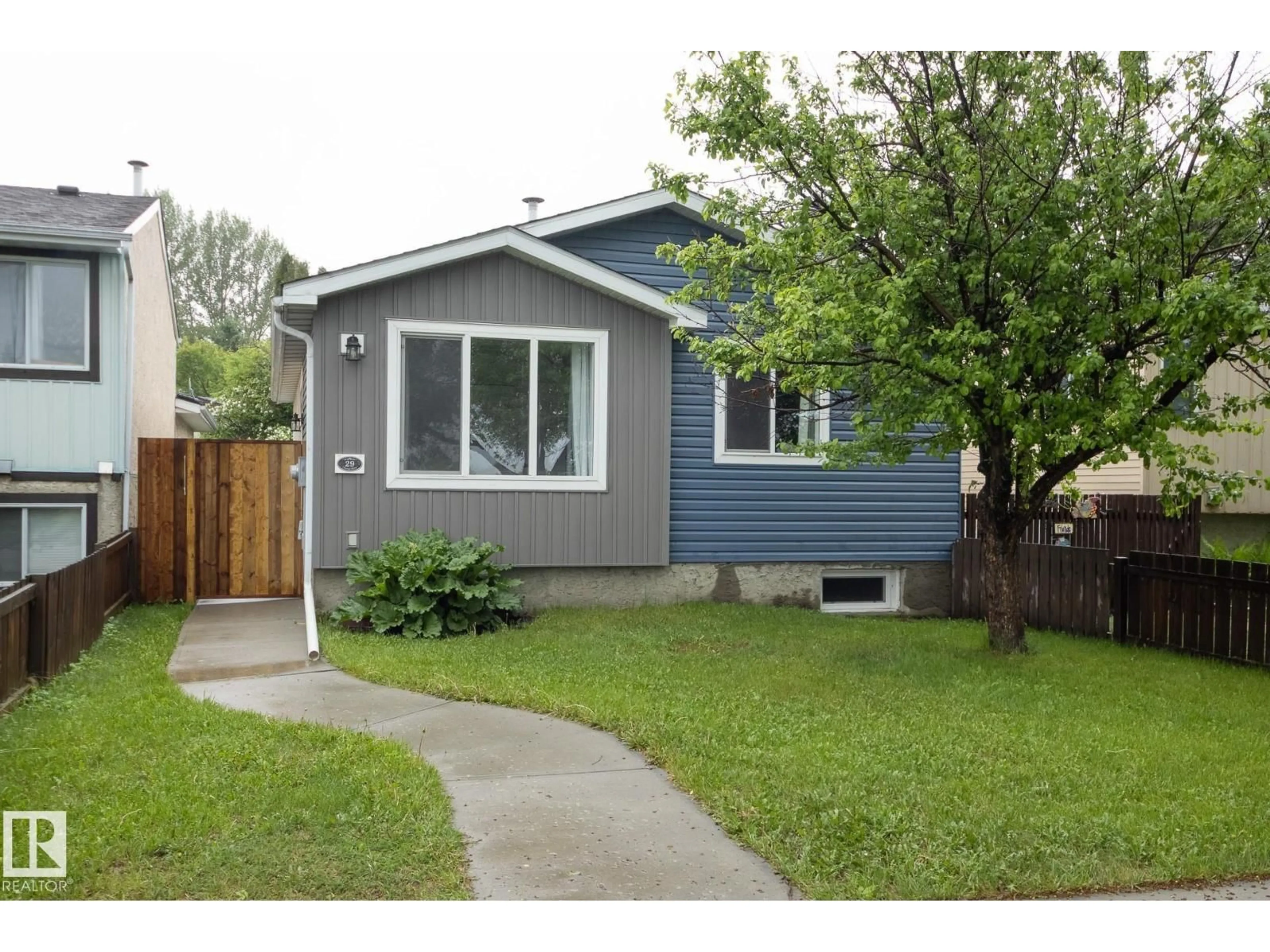 Home with vinyl exterior material, street for 29 CHUNGO DR, Devon Alberta T9G1T6