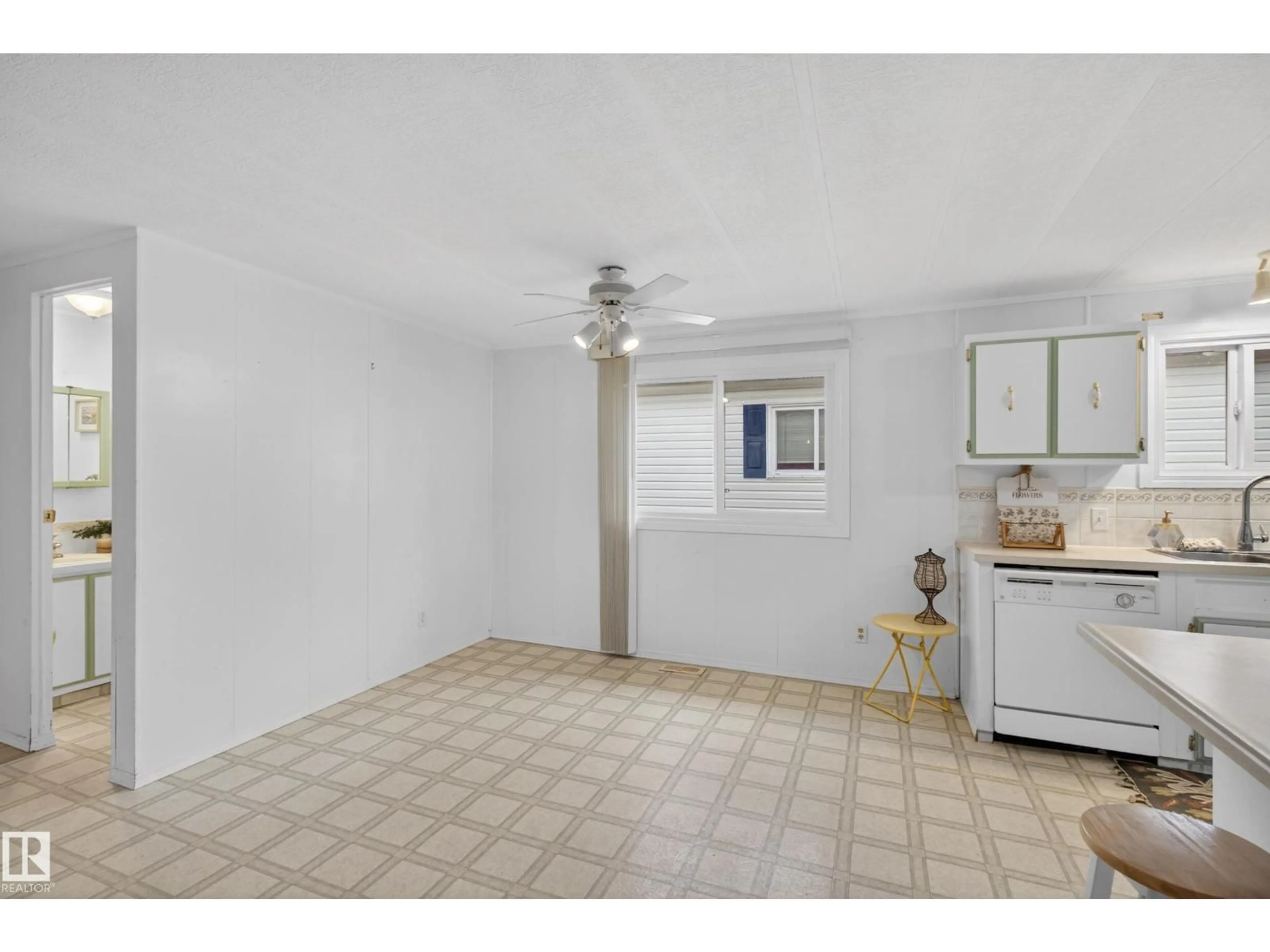 A pic of a room for 21 WILLOWDALE DR, Edmonton Alberta T6P1H5