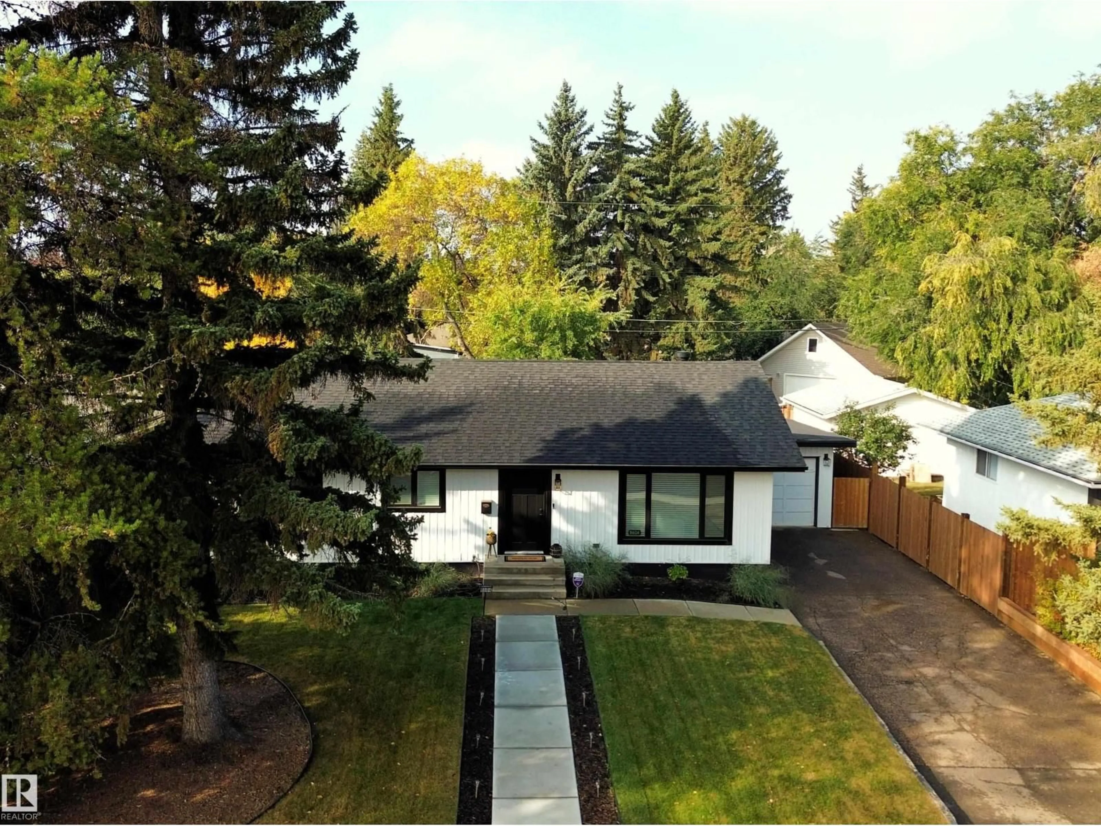 A pic from outside/outdoor area/front of a property/back of a property/a pic from drone, street for 8604 142 ST, Edmonton Alberta T5R0M1