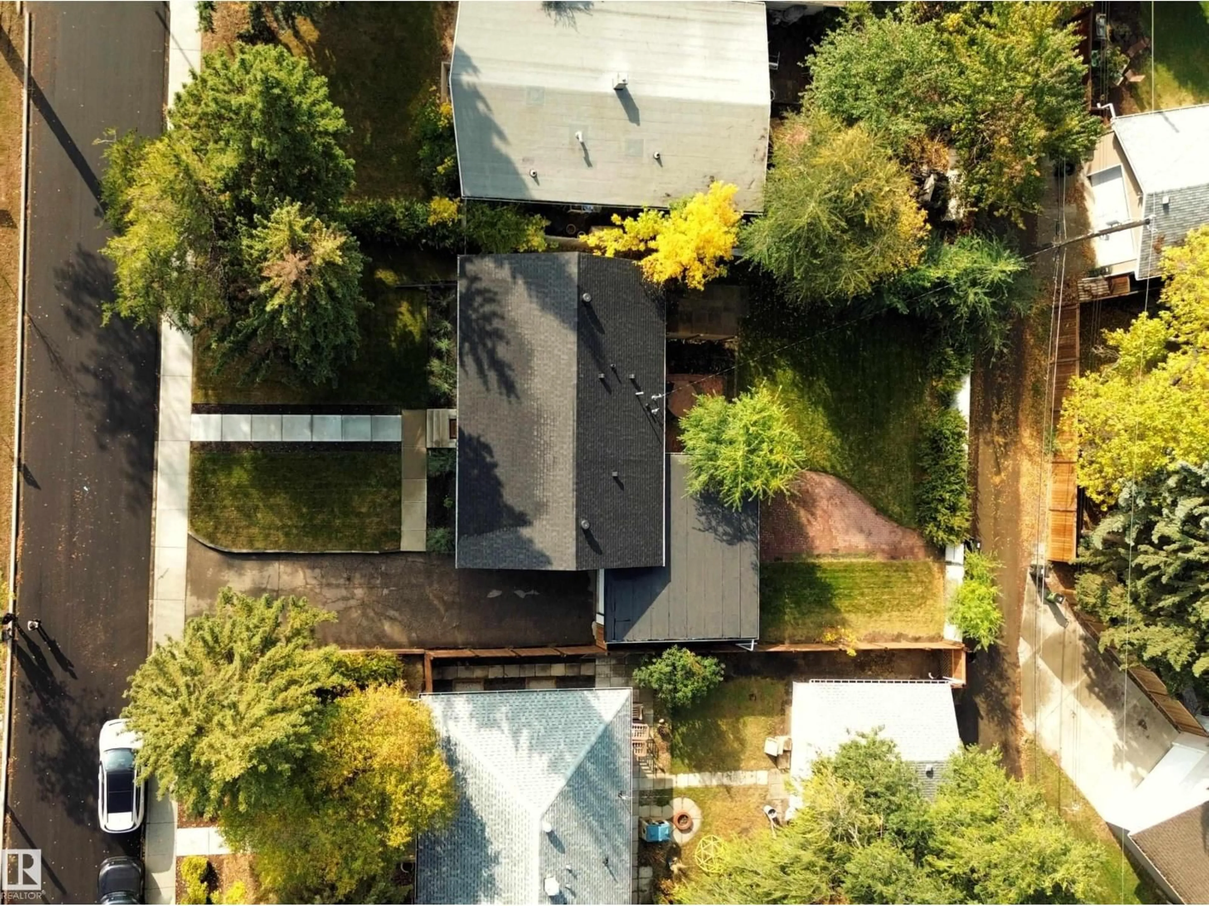 A pic from outside/outdoor area/front of a property/back of a property/a pic from drone, street for 8604 142 ST, Edmonton Alberta T5R0M1