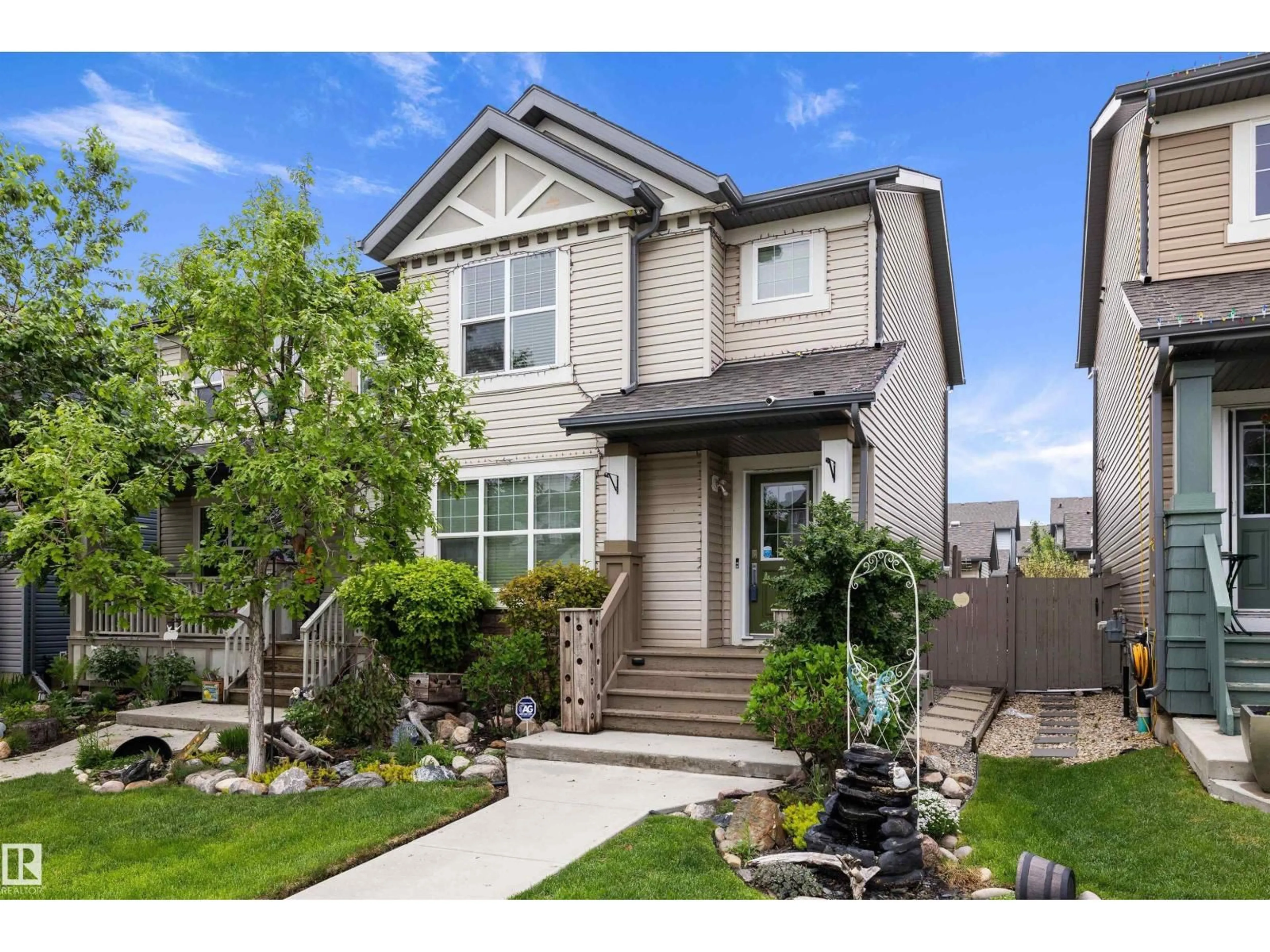 Home with vinyl exterior material, street for 2914 18A AV, Edmonton Alberta T6T0N7