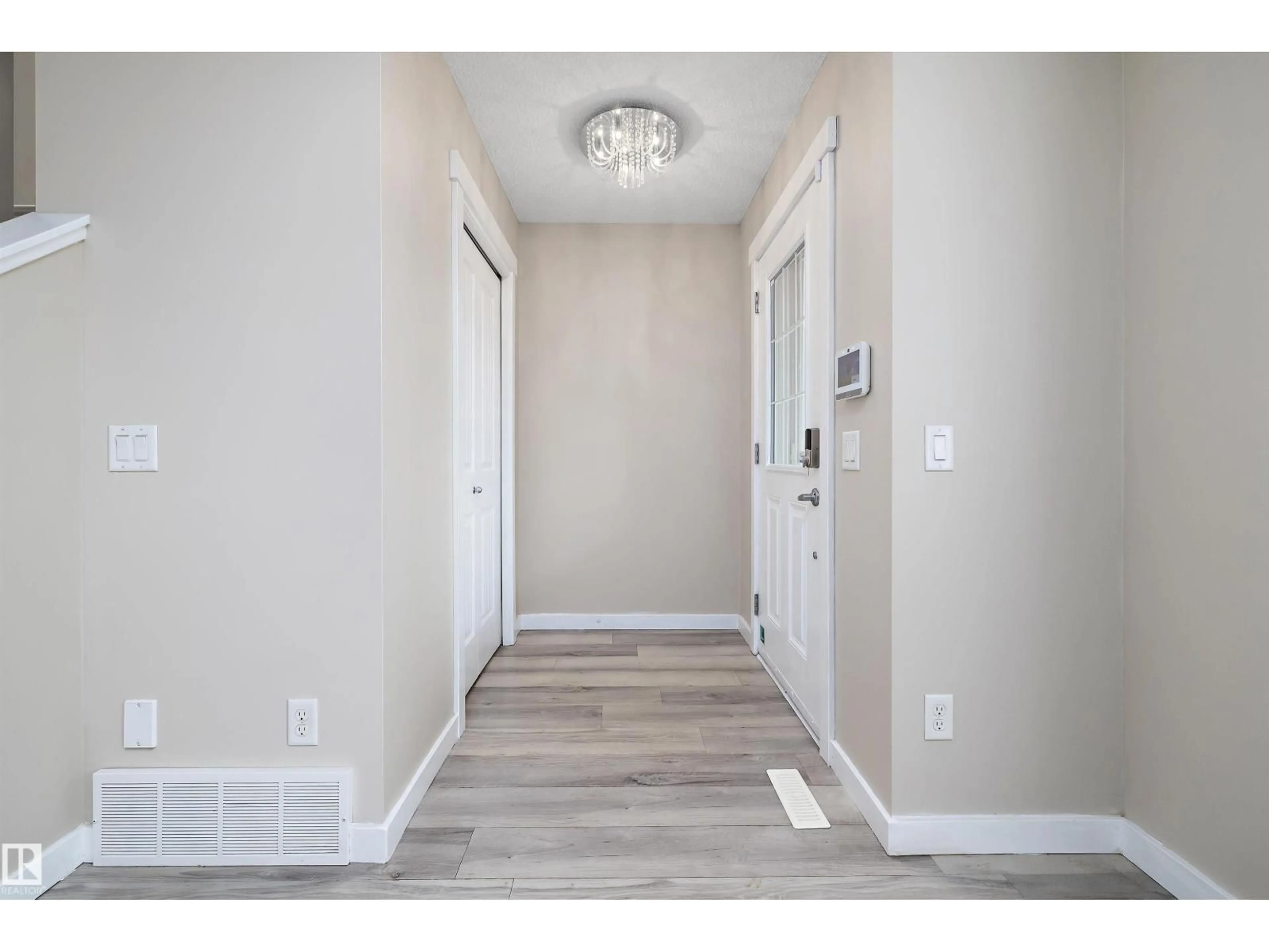 Indoor entryway for 2914 18A AV, Edmonton Alberta T6T0N7