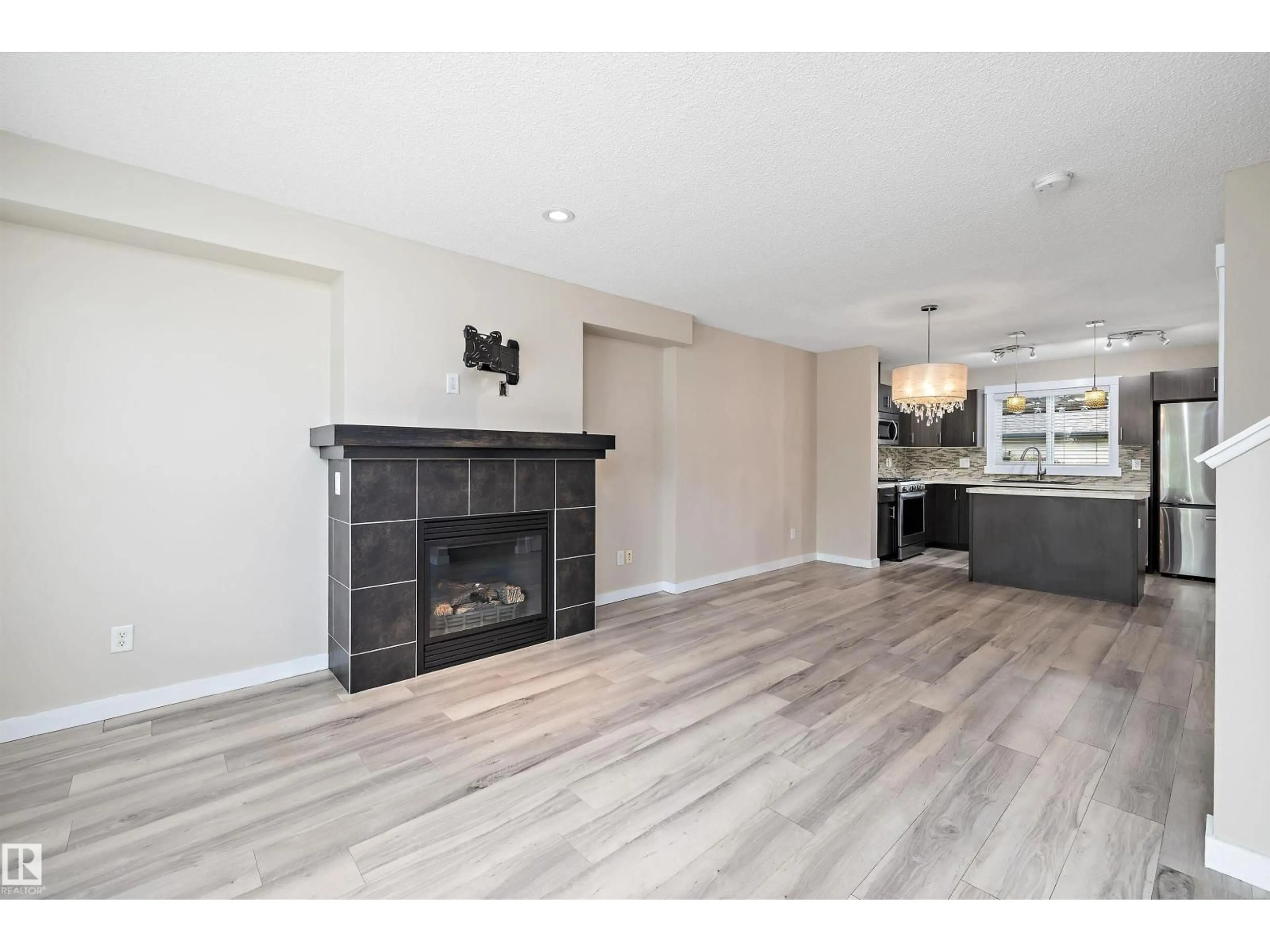 Unknown for 2914 18A AV, Edmonton Alberta T6T0N7