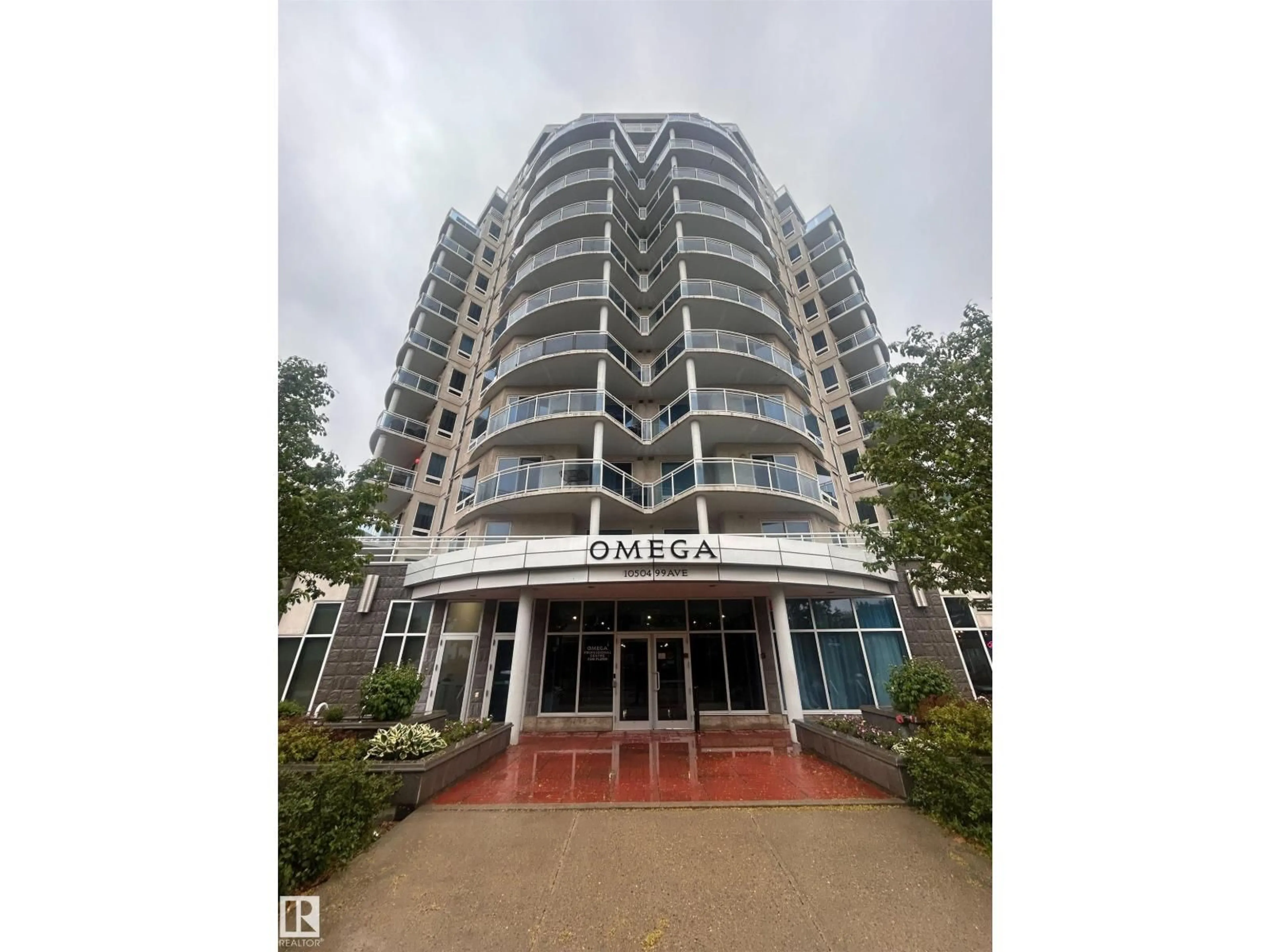 Indoor foyer for #901 - 10504 99 AV, Edmonton Alberta T5K1B2