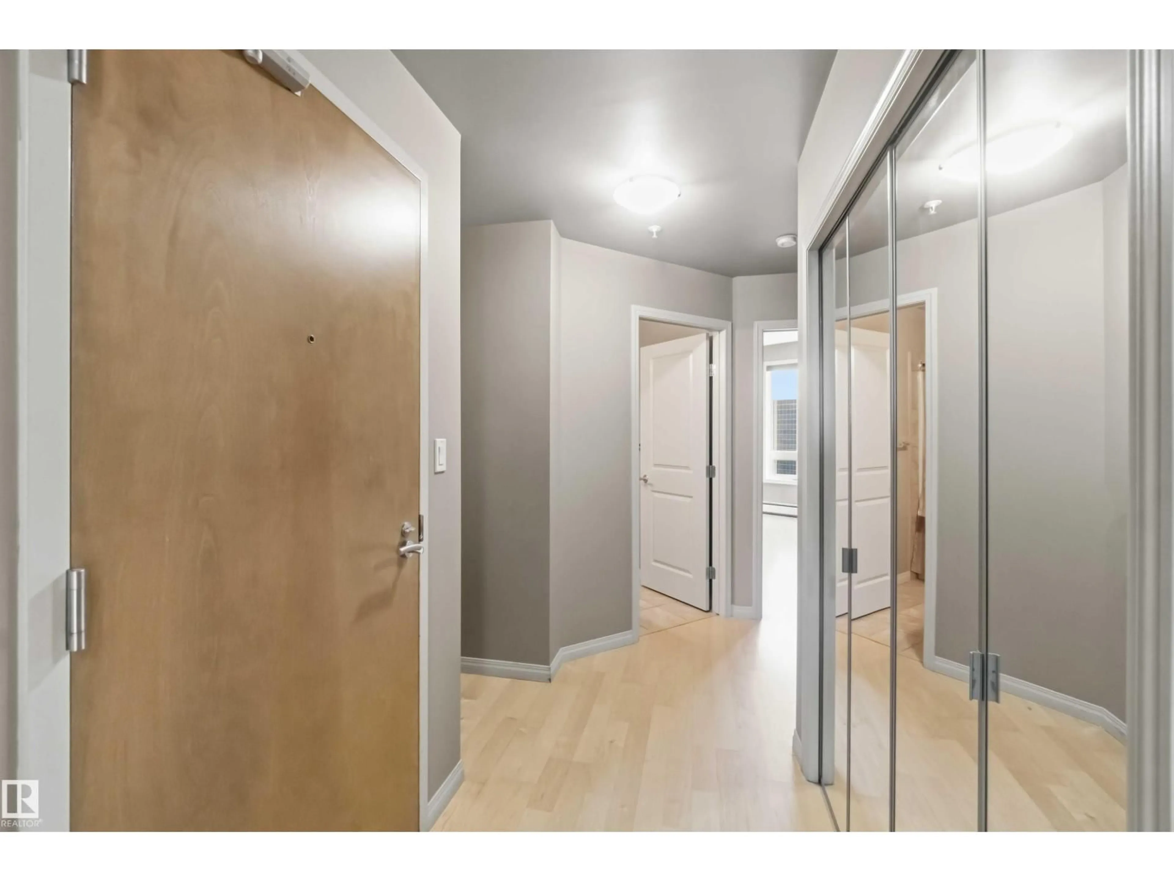 Indoor entryway for #901 - 10504 99 AV, Edmonton Alberta T5K1B2