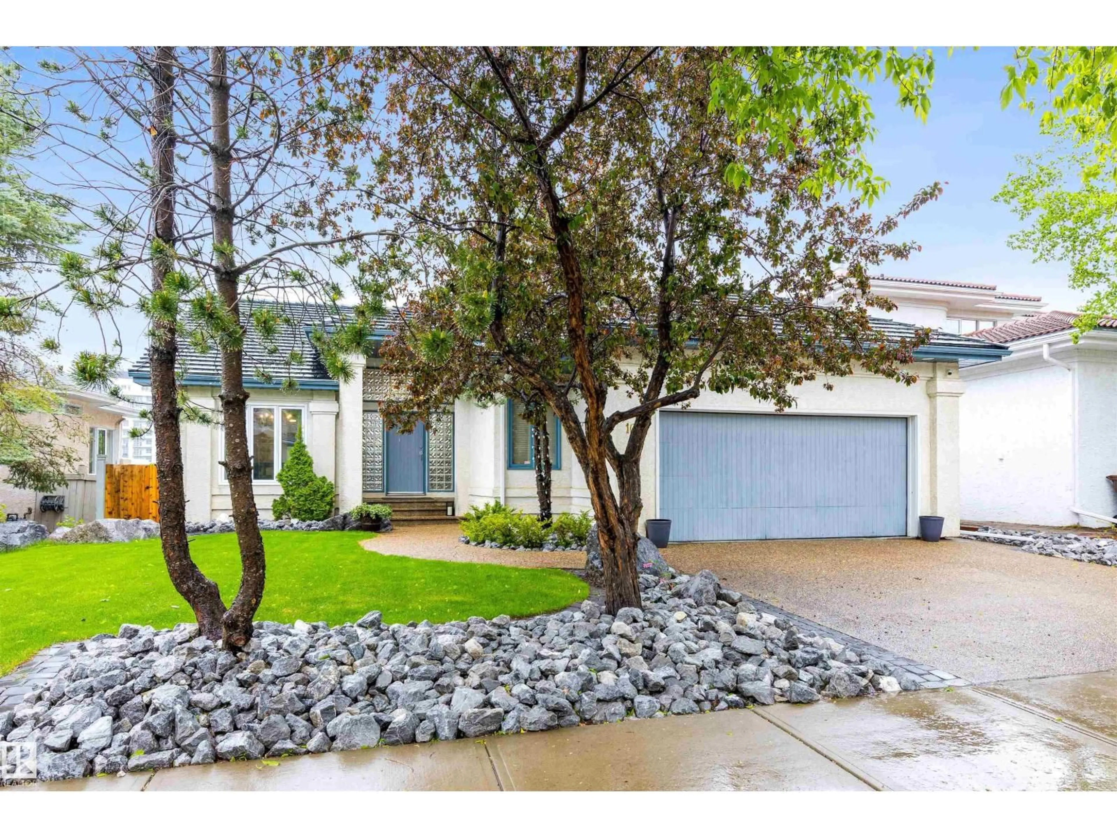 Home with vinyl exterior material, street for 10 EVEREST CR, St. Albert Alberta T8N6C3