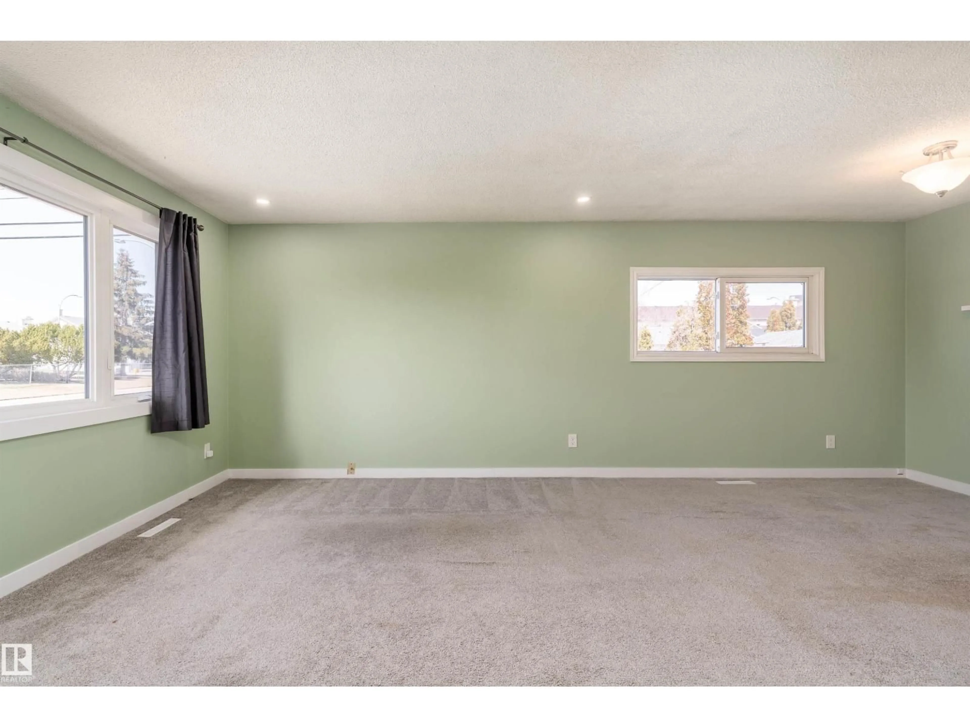 A pic of a room for 13331 64 ST, Edmonton Alberta T5A0Y6