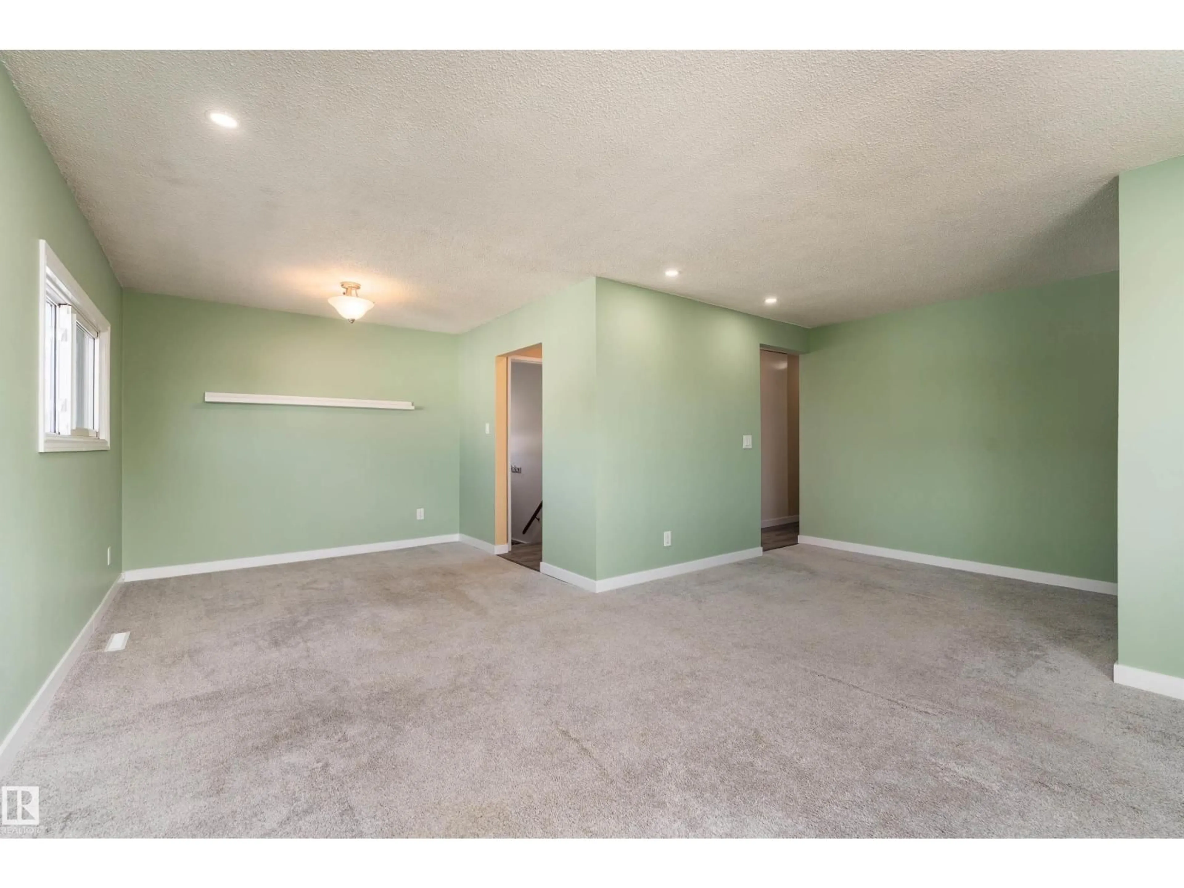 A pic of a room for 13331 64 ST, Edmonton Alberta T5A0Y6