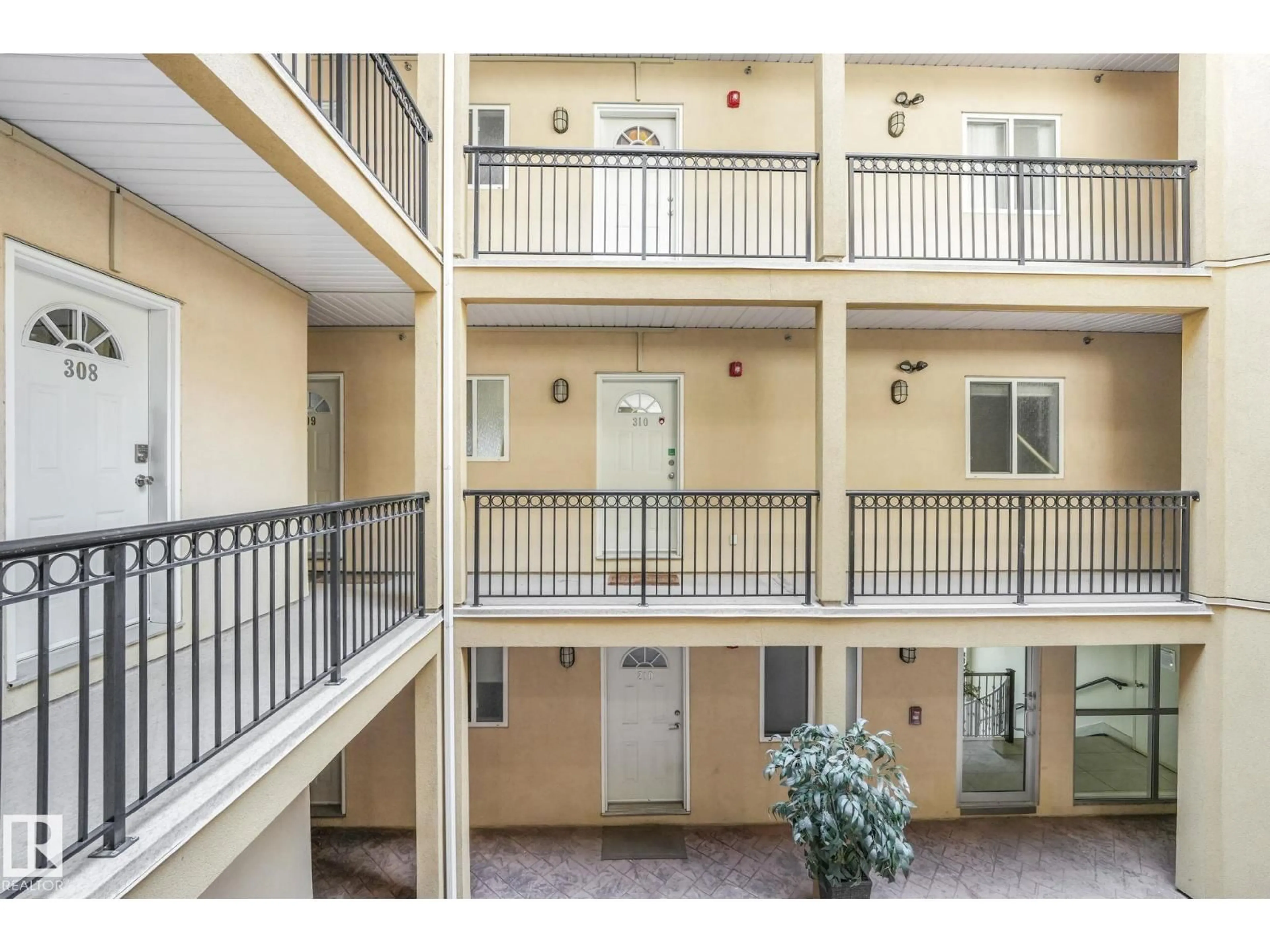 Indoor foyer for #310 - 10606 102 AV, Edmonton Alberta T5J5E9