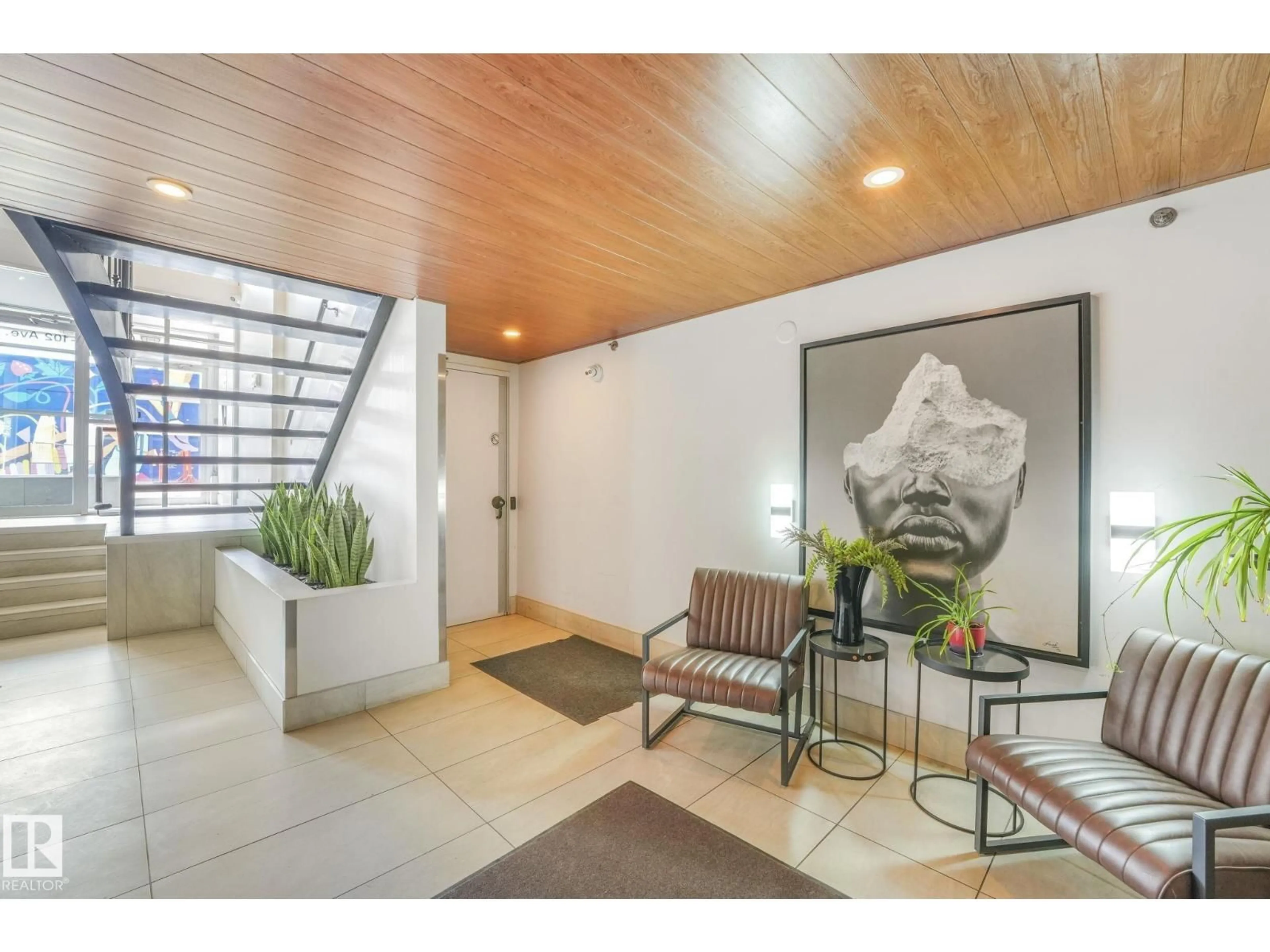 Indoor foyer for #310 - 10606 102 AV, Edmonton Alberta T5J5E9